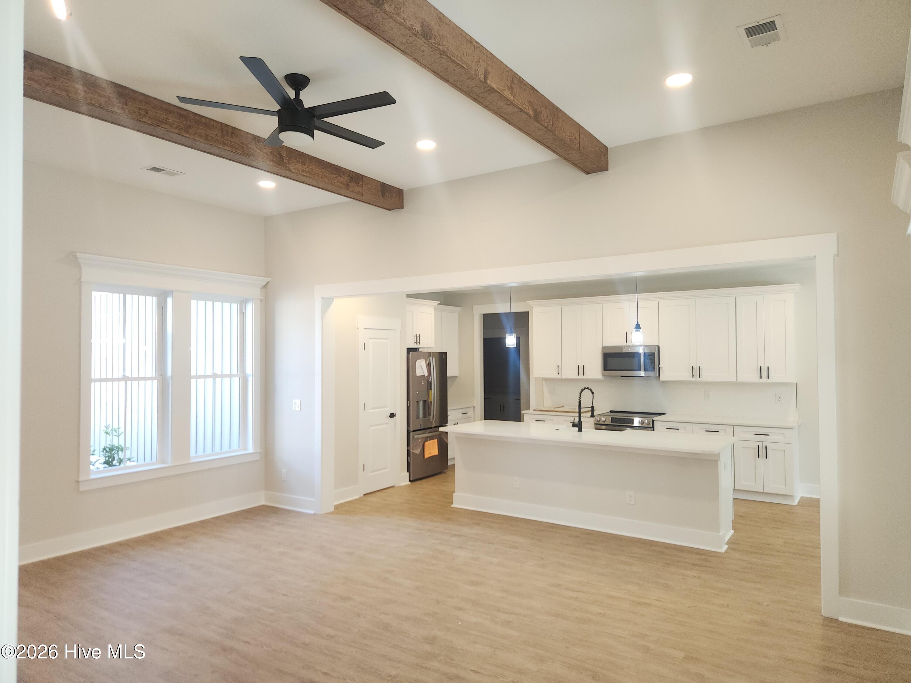 100545899 | Photo 14