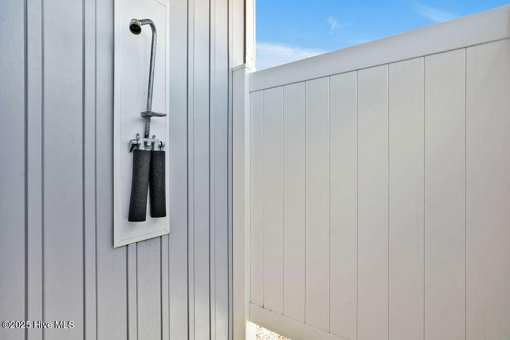 100541995 | Photo 50