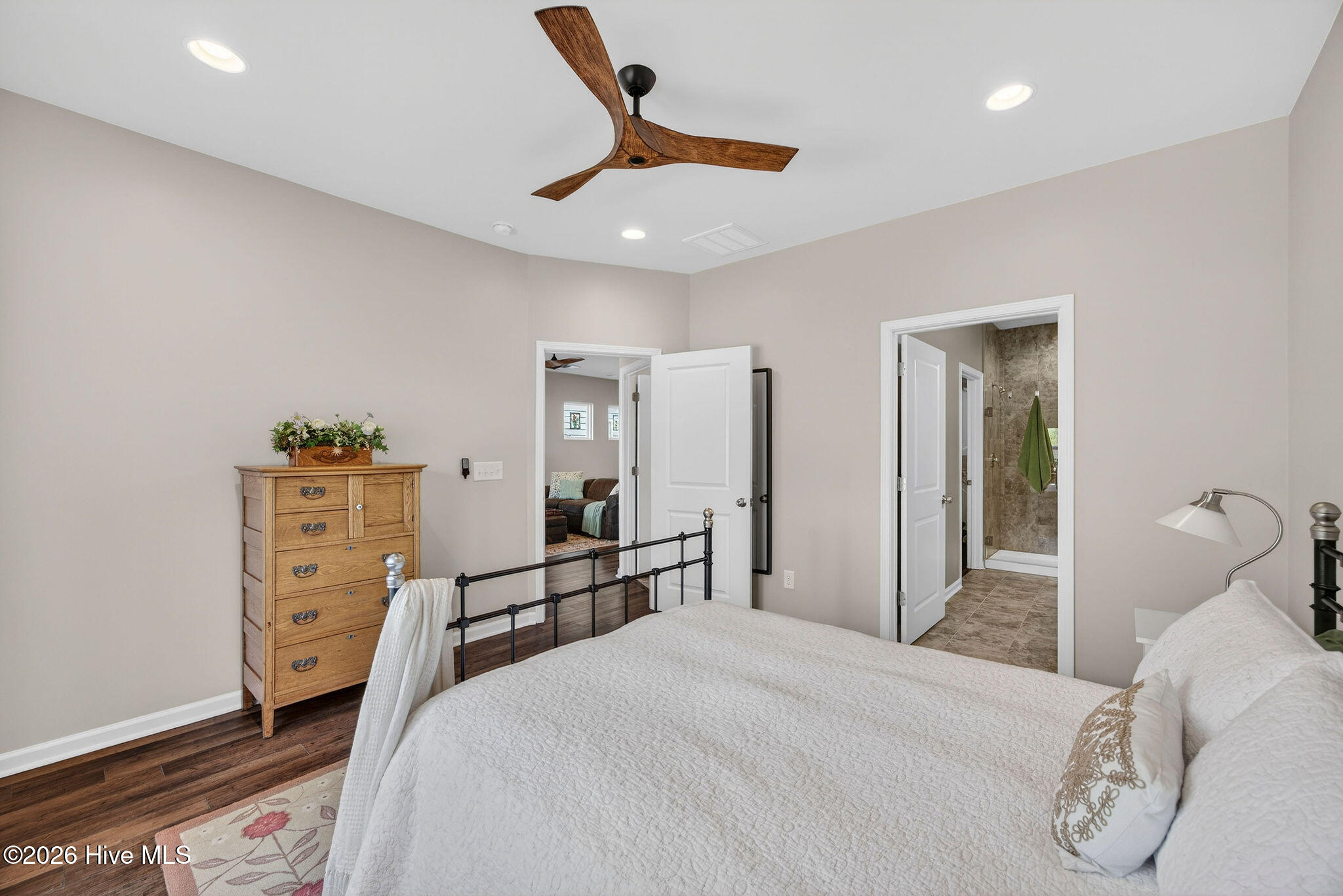 100551347 | Photo 29