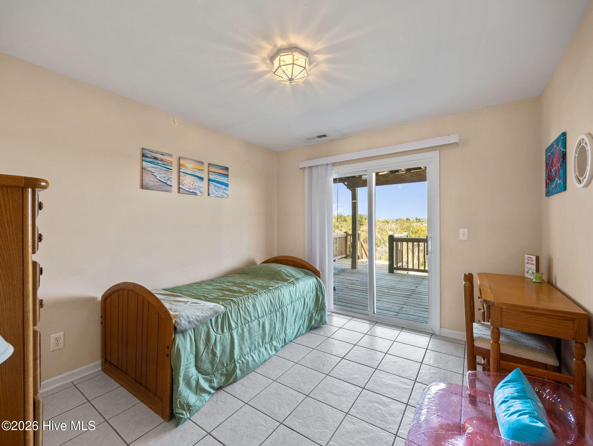 100564989 | Photo 21