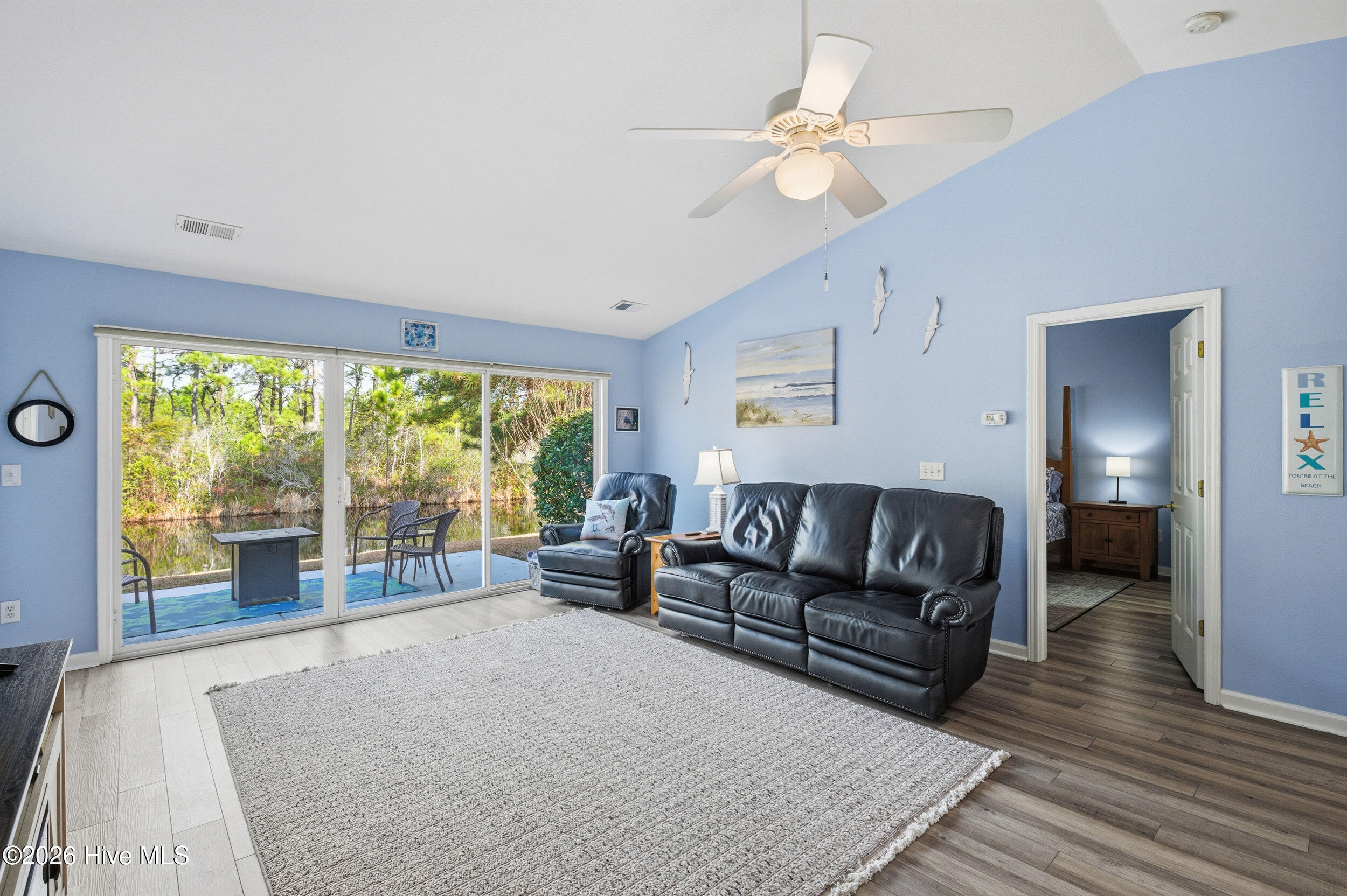 100548678 | Photo 11