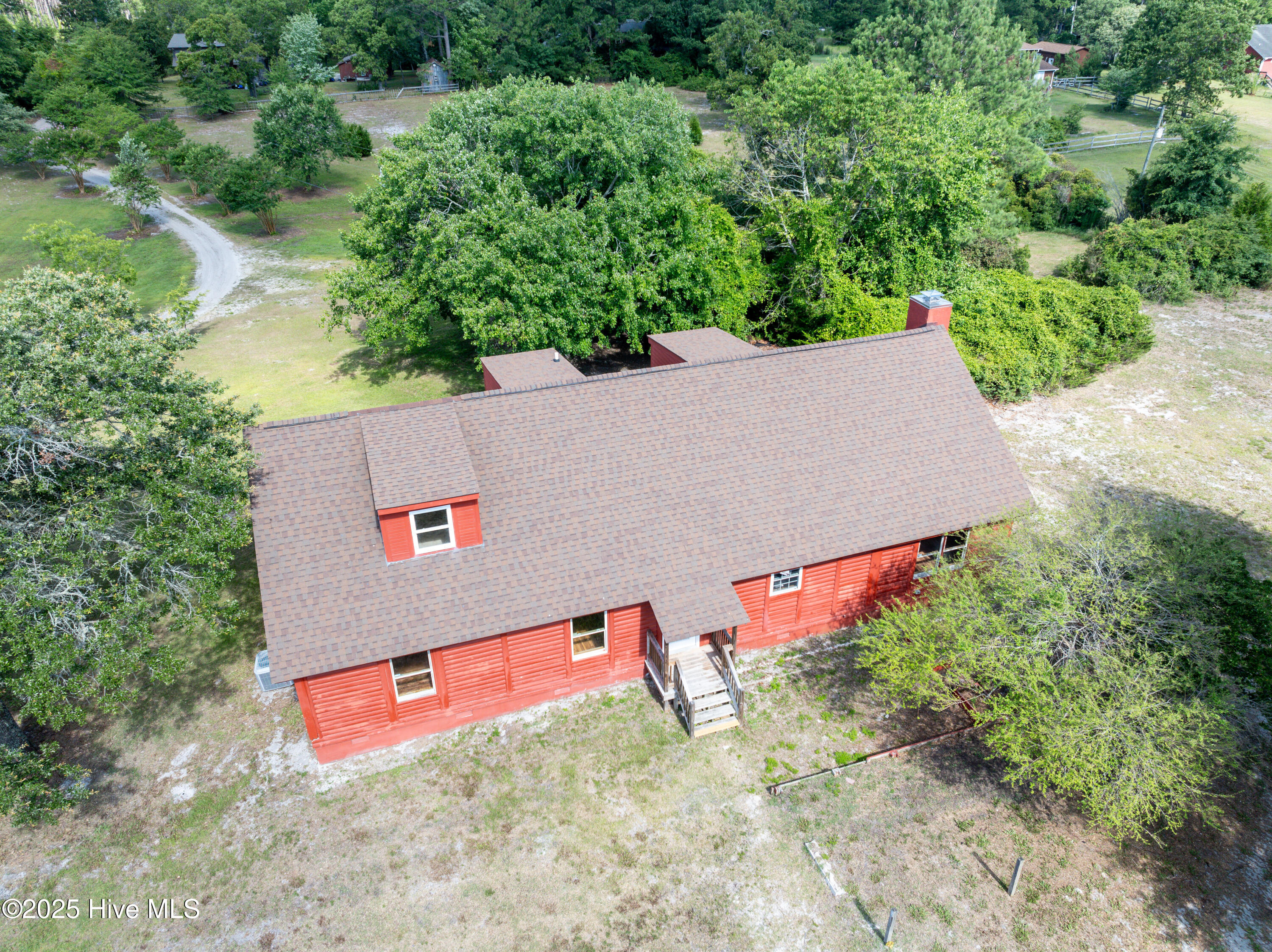 100520463 | Photo 24