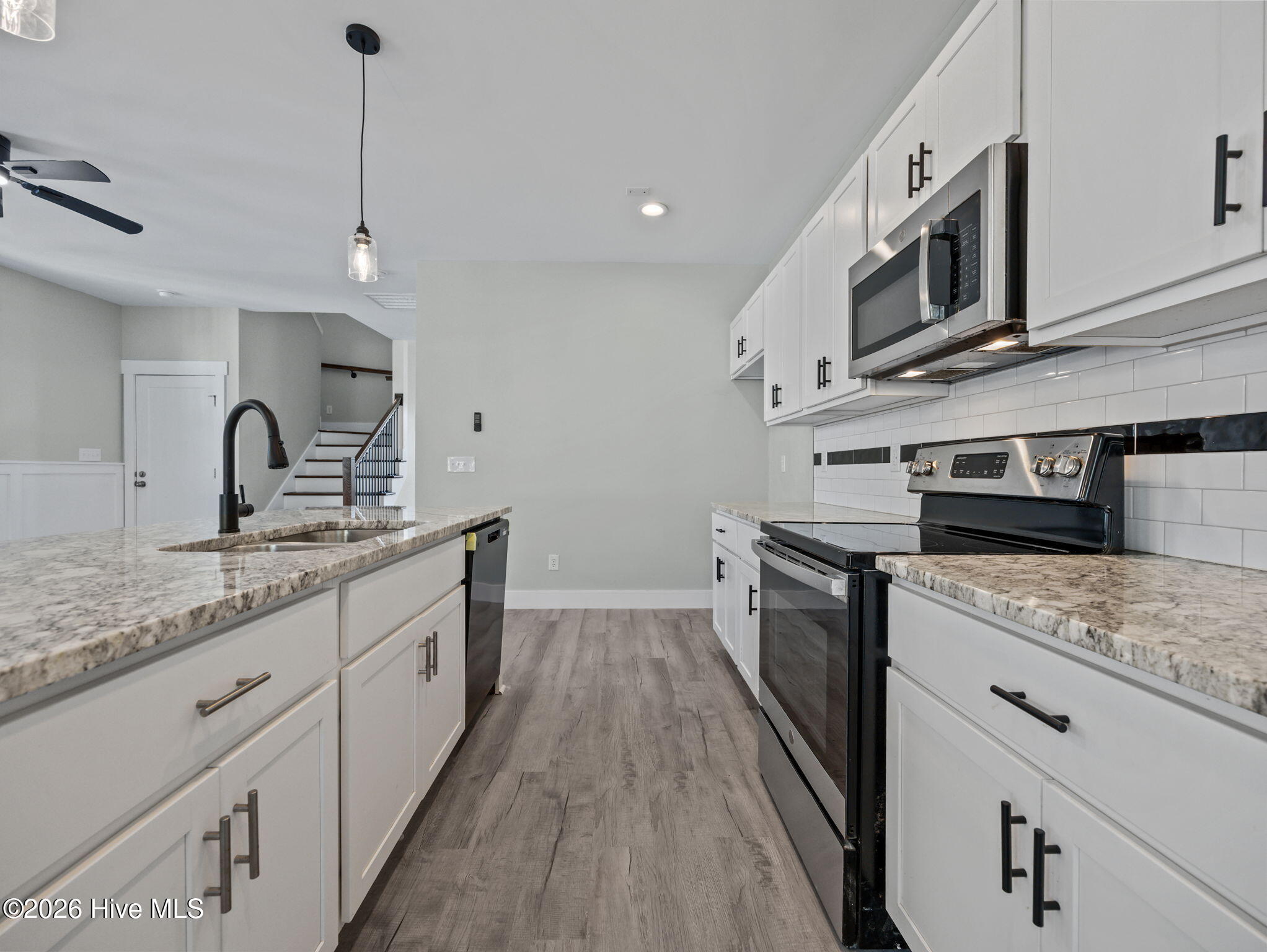 100566341 | Photo 50