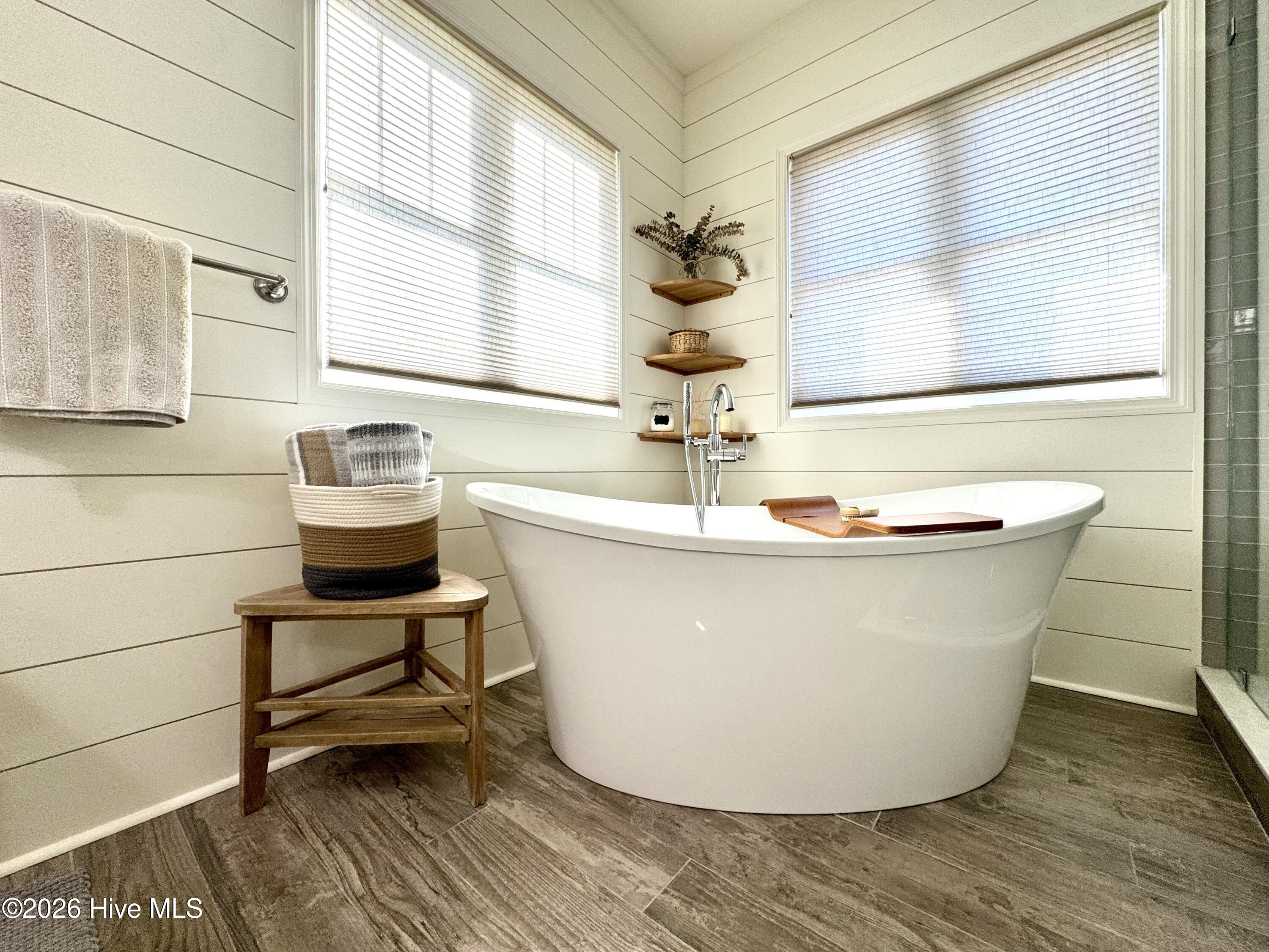 100565124 | Photo 35