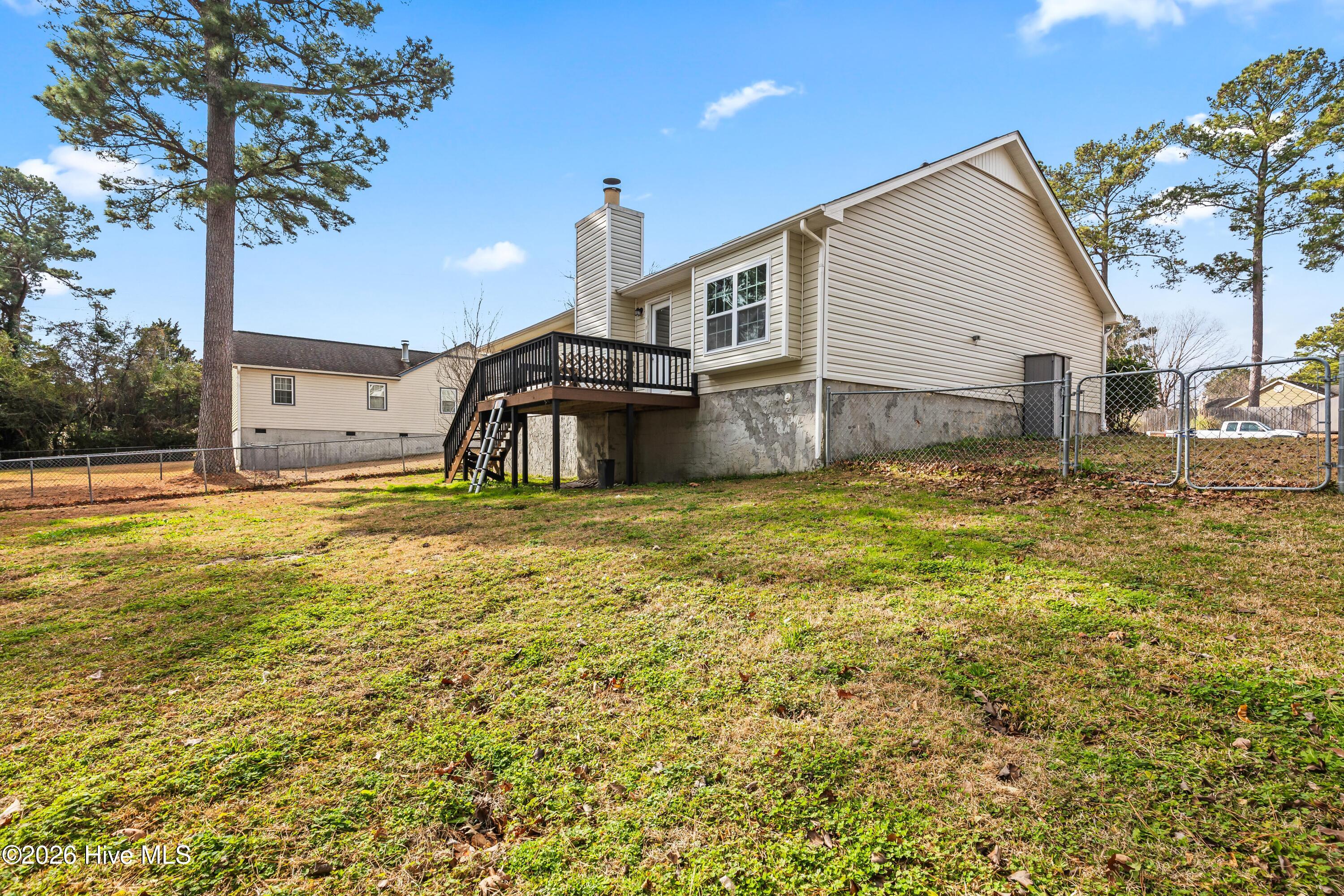 100548610 | Photo 23