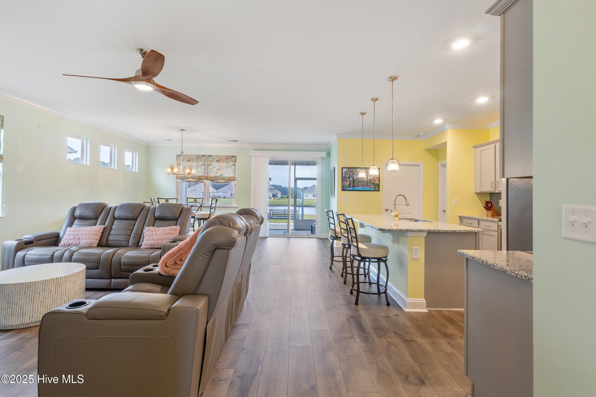 100532546 | Photo 12