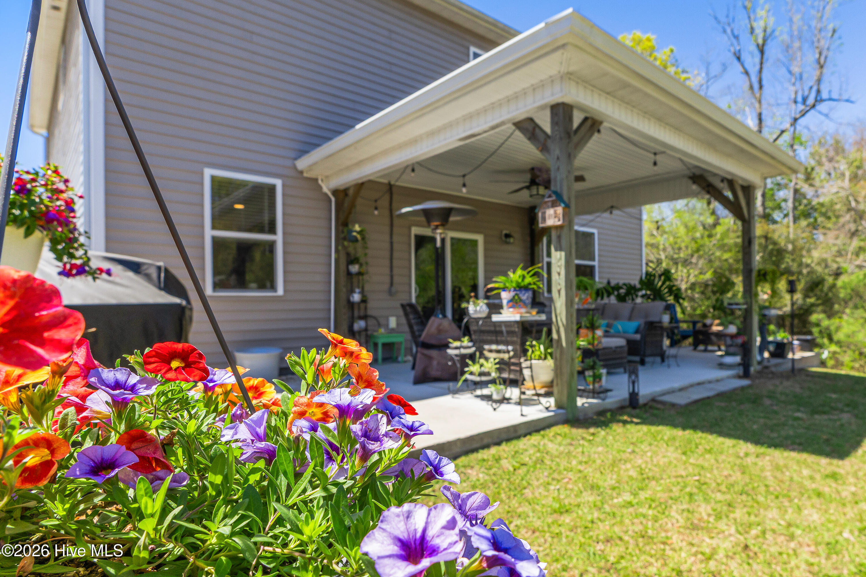 100565861 | Photo 63