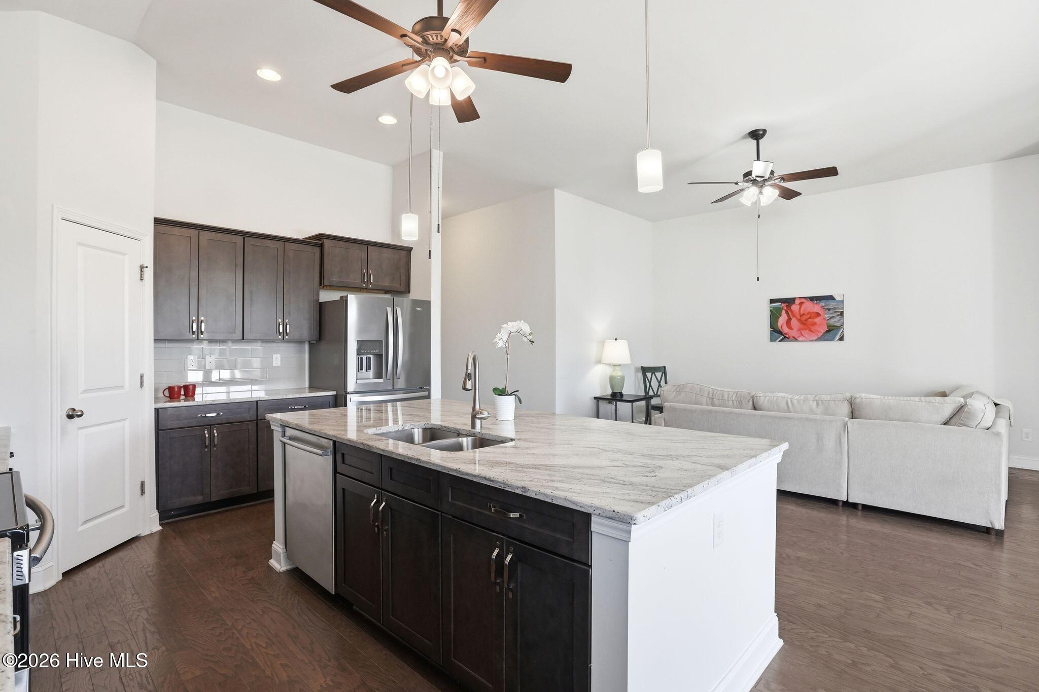 100560462 | Photo 27