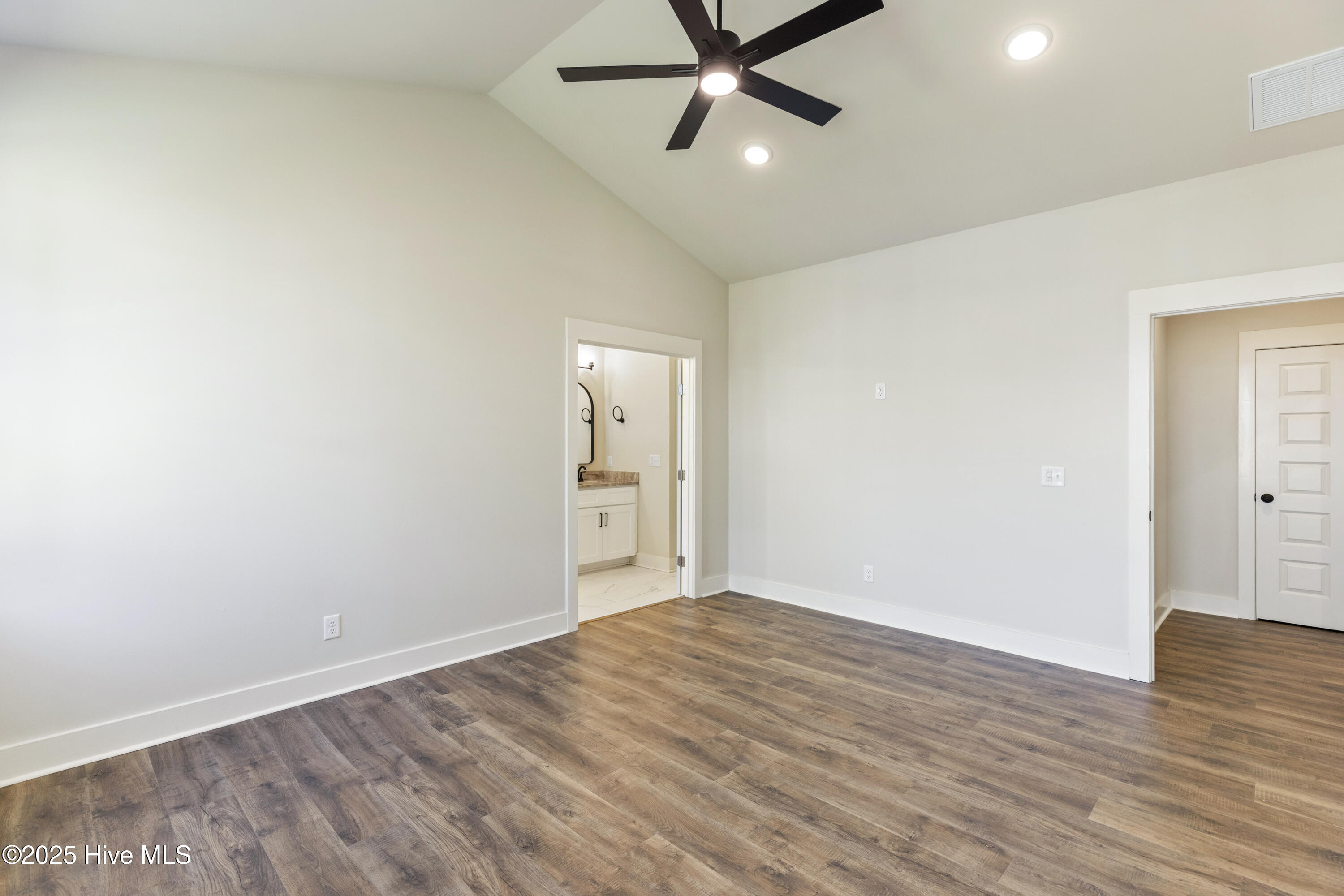 100539759 | Photo 31