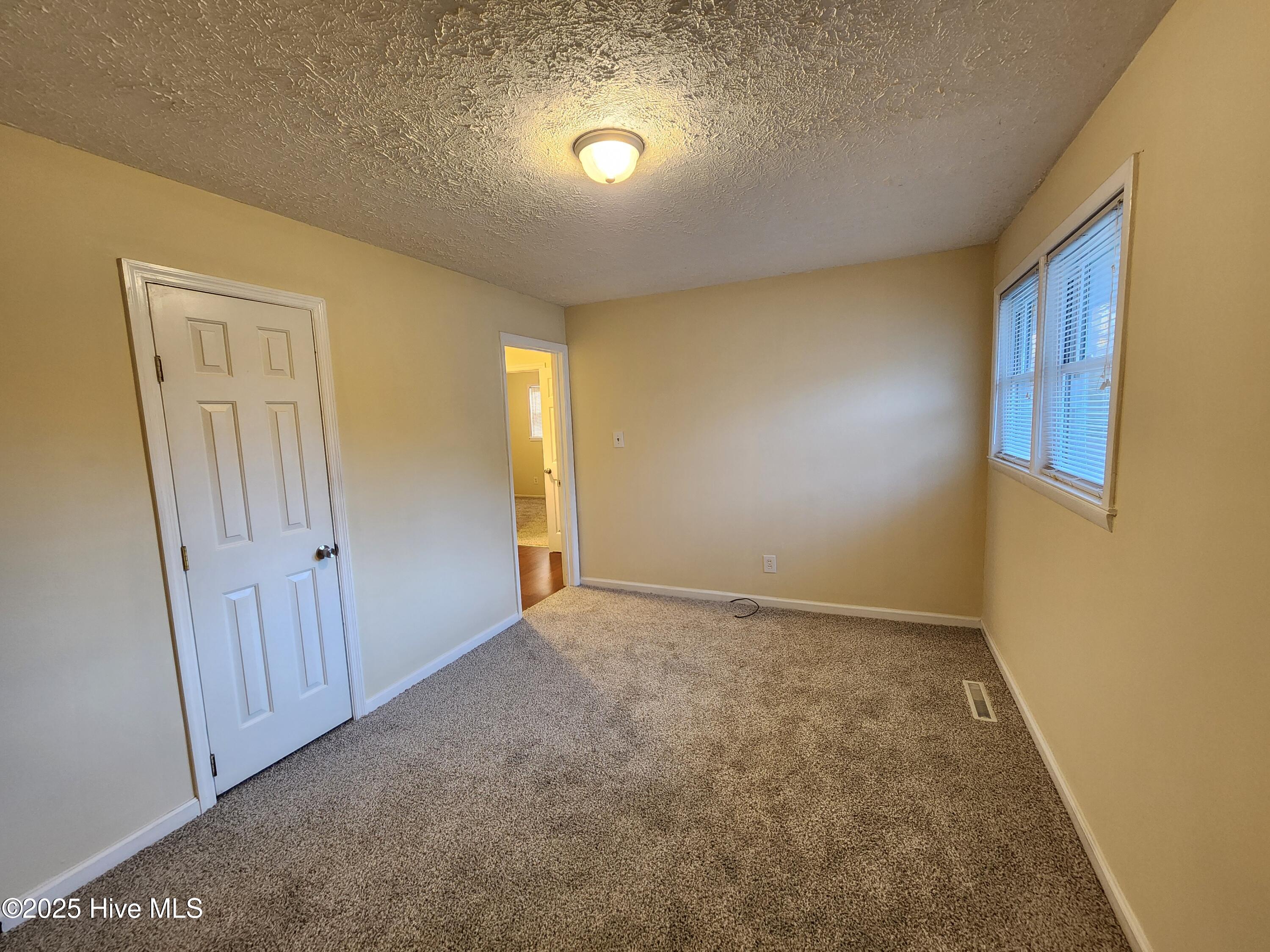 100569184 | Photo 11