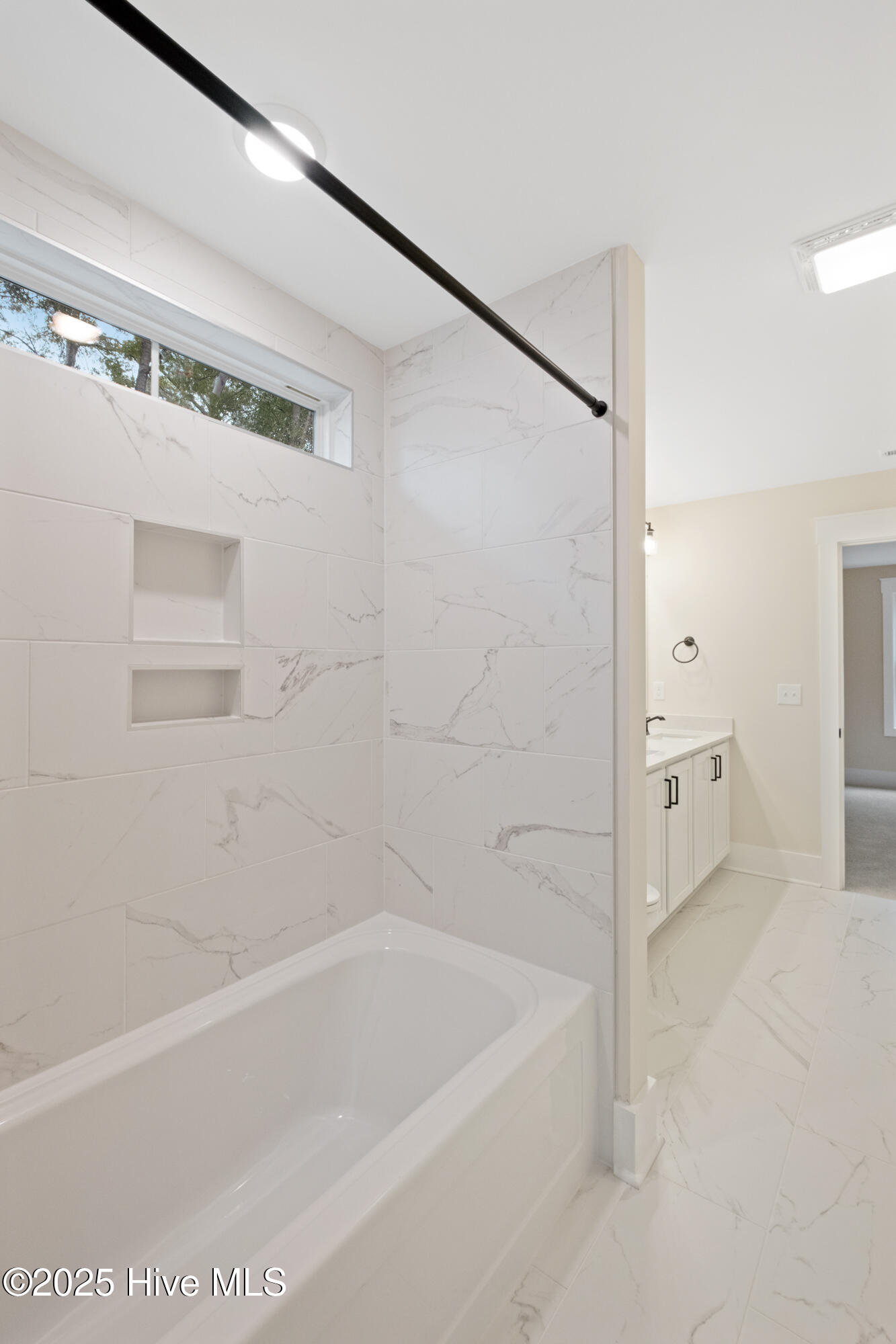 100524304 | Photo 29