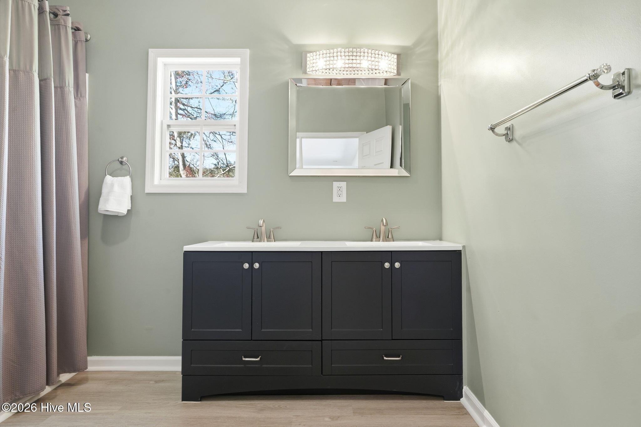 100560935 | Photo 59