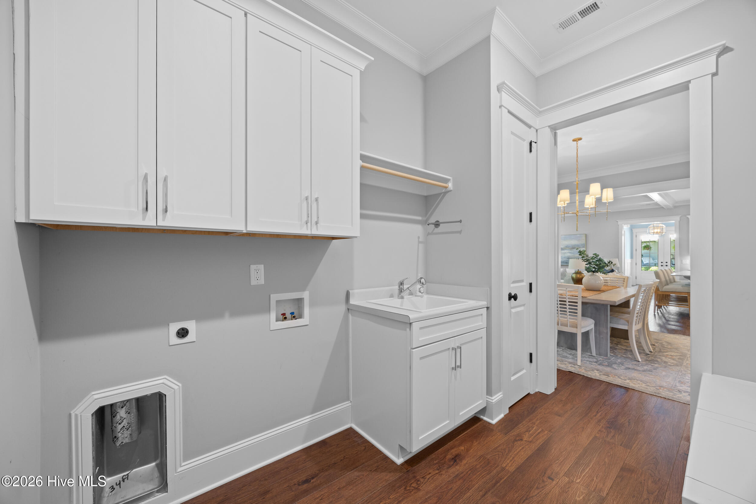 100569354 | Photo 38