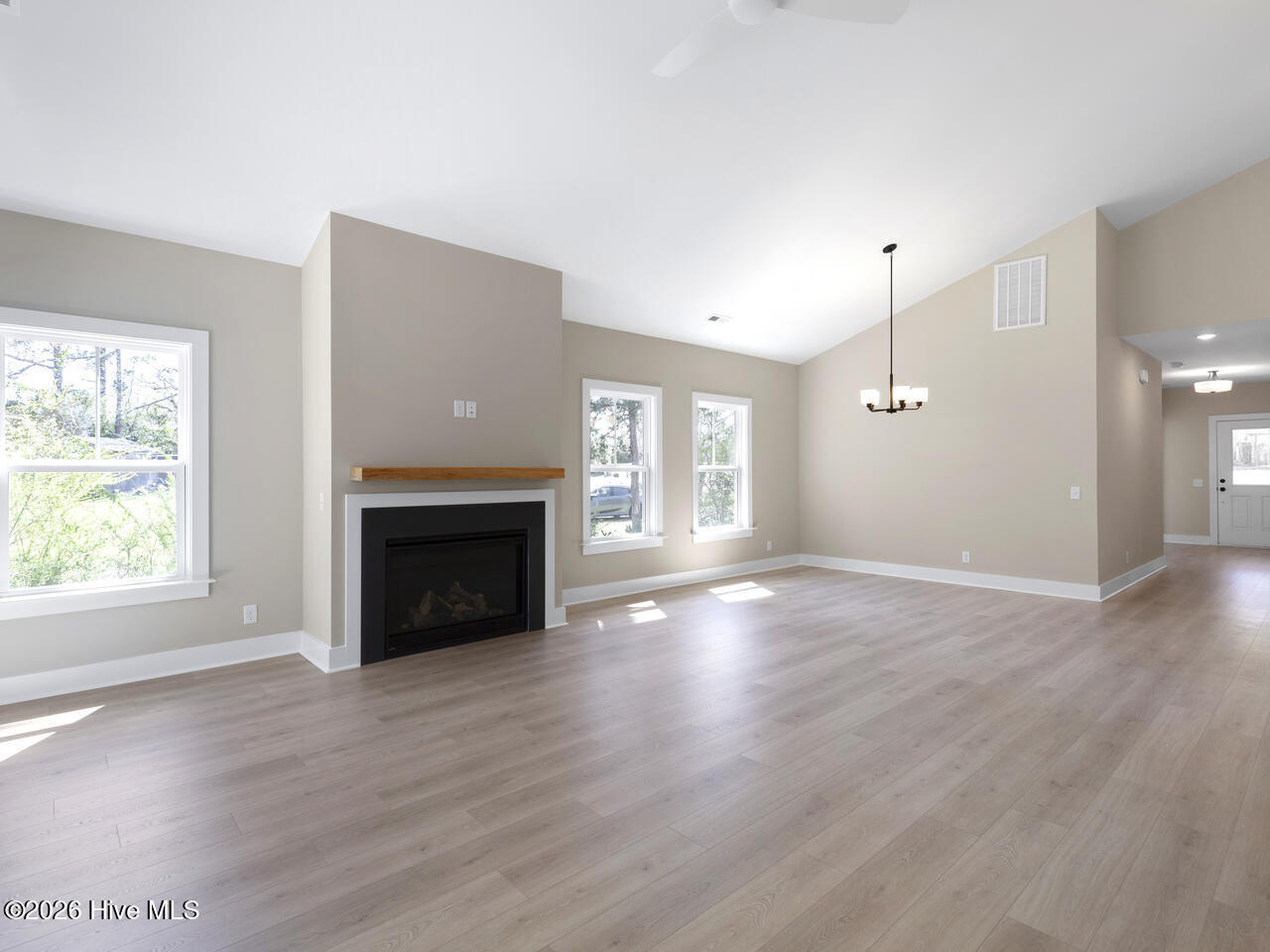 100565274 | Photo 10