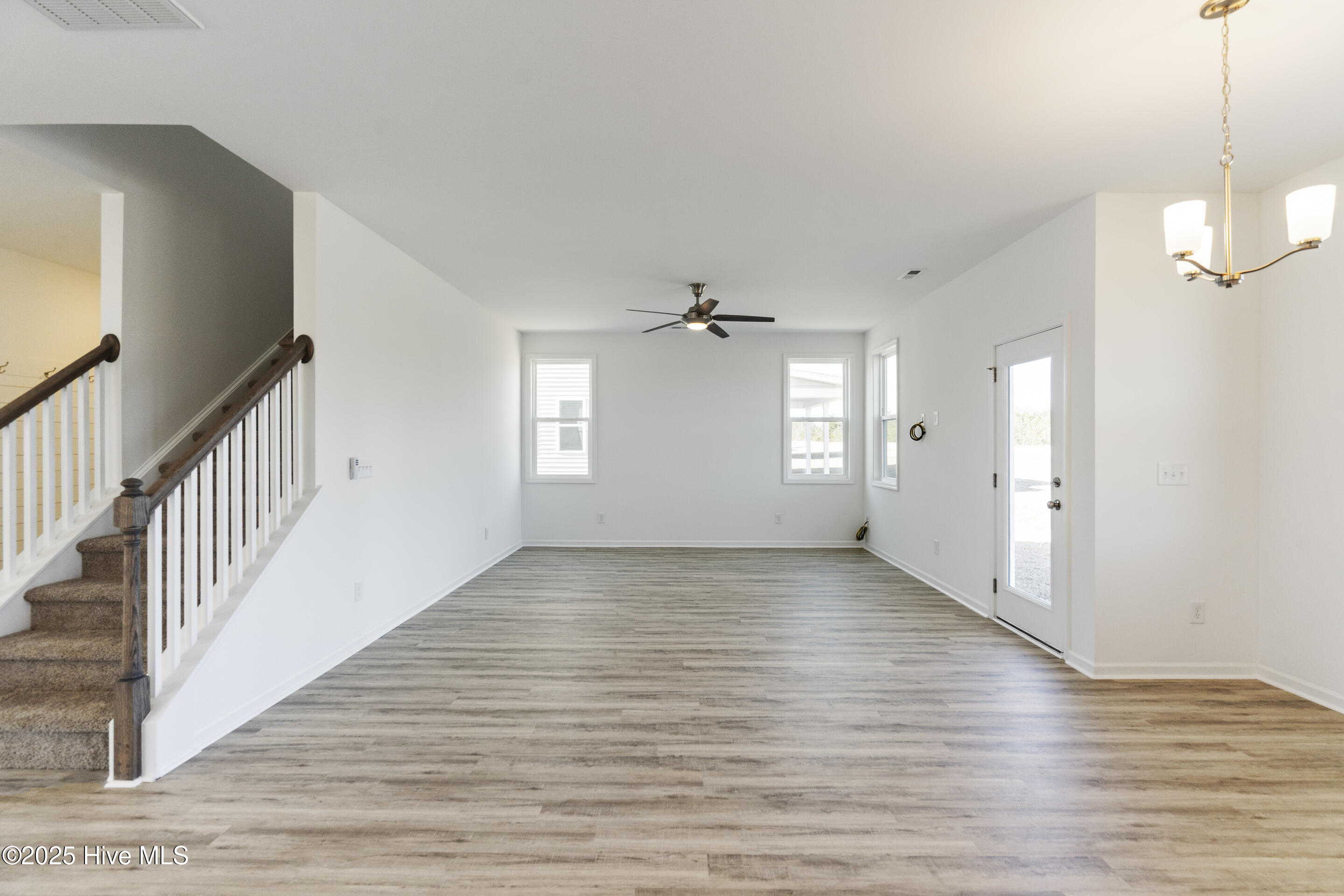 100486193 | Photo 11