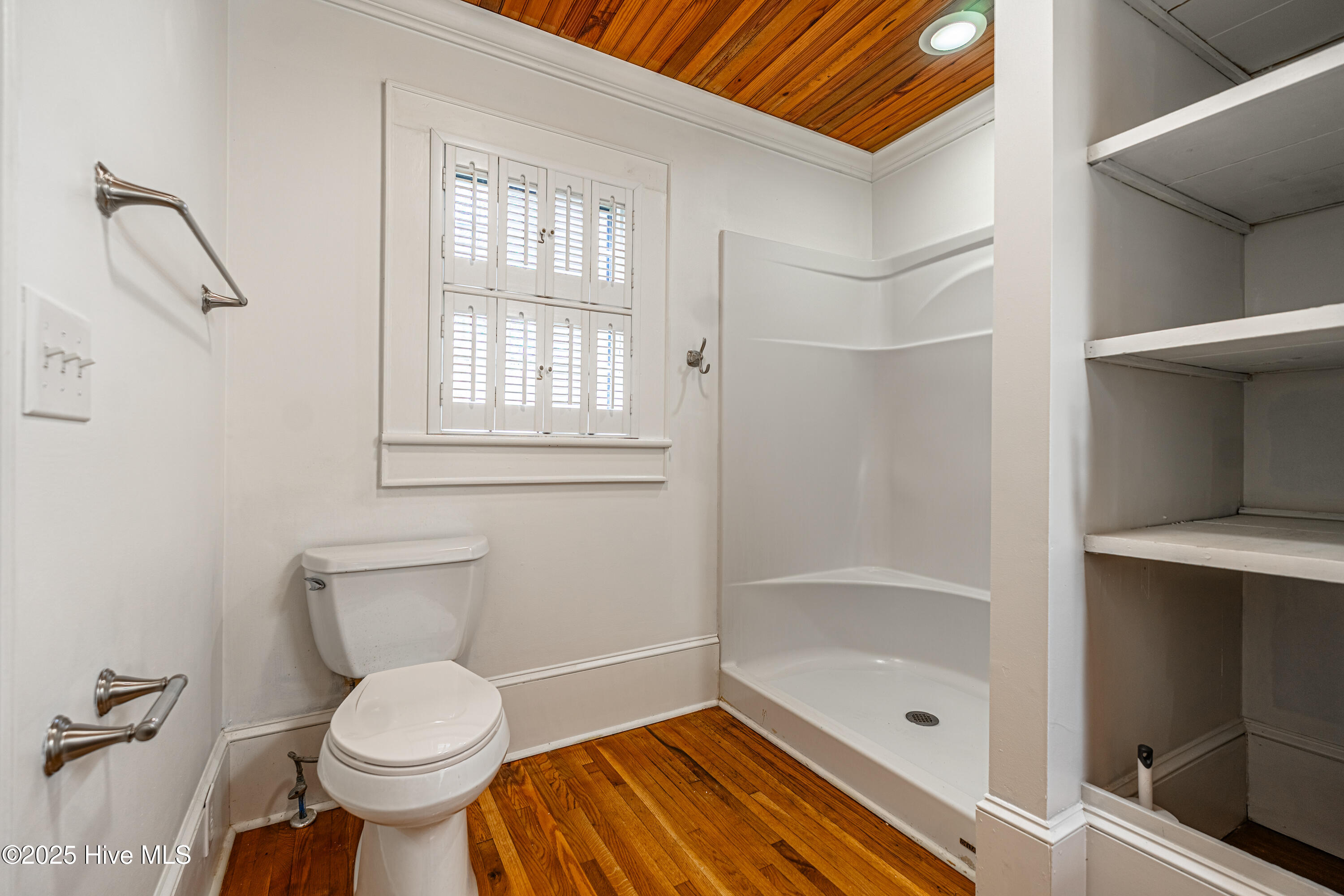 100543227 | Photo 53