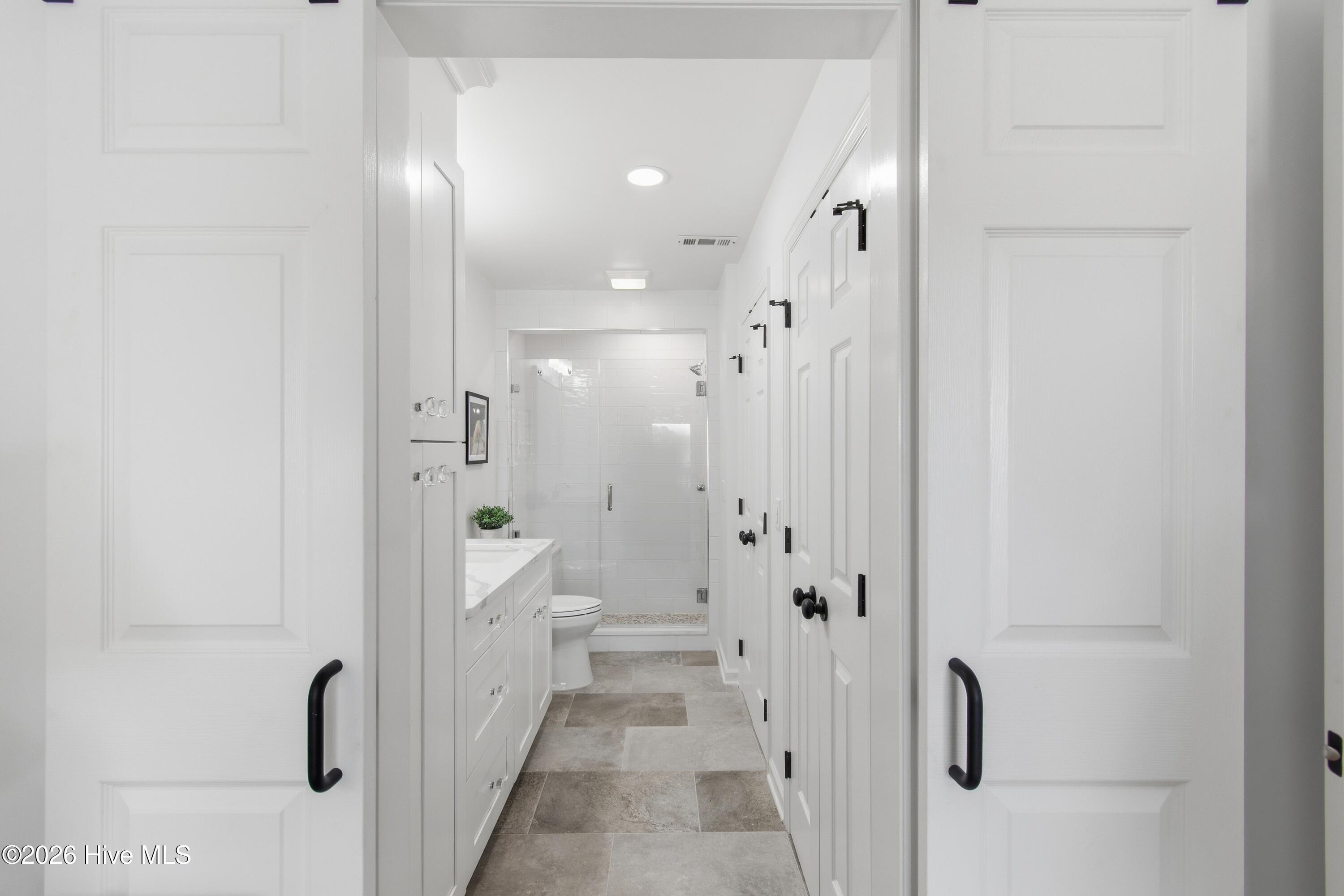 100562563 | Photo 18