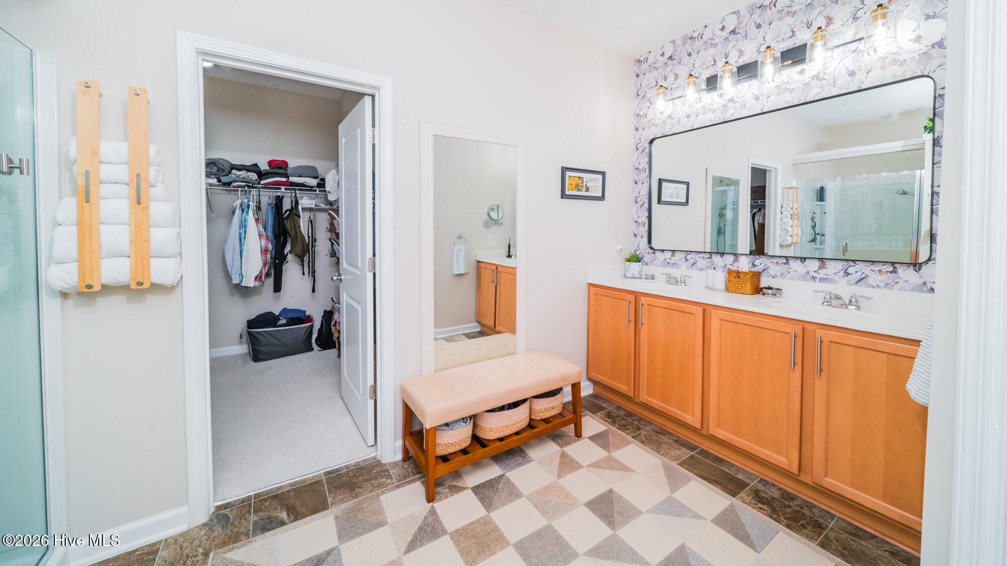 100557894 | Photo 22