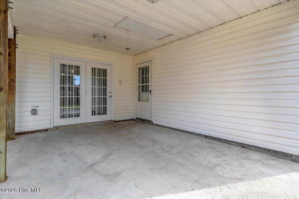 100555805 | Photo 33