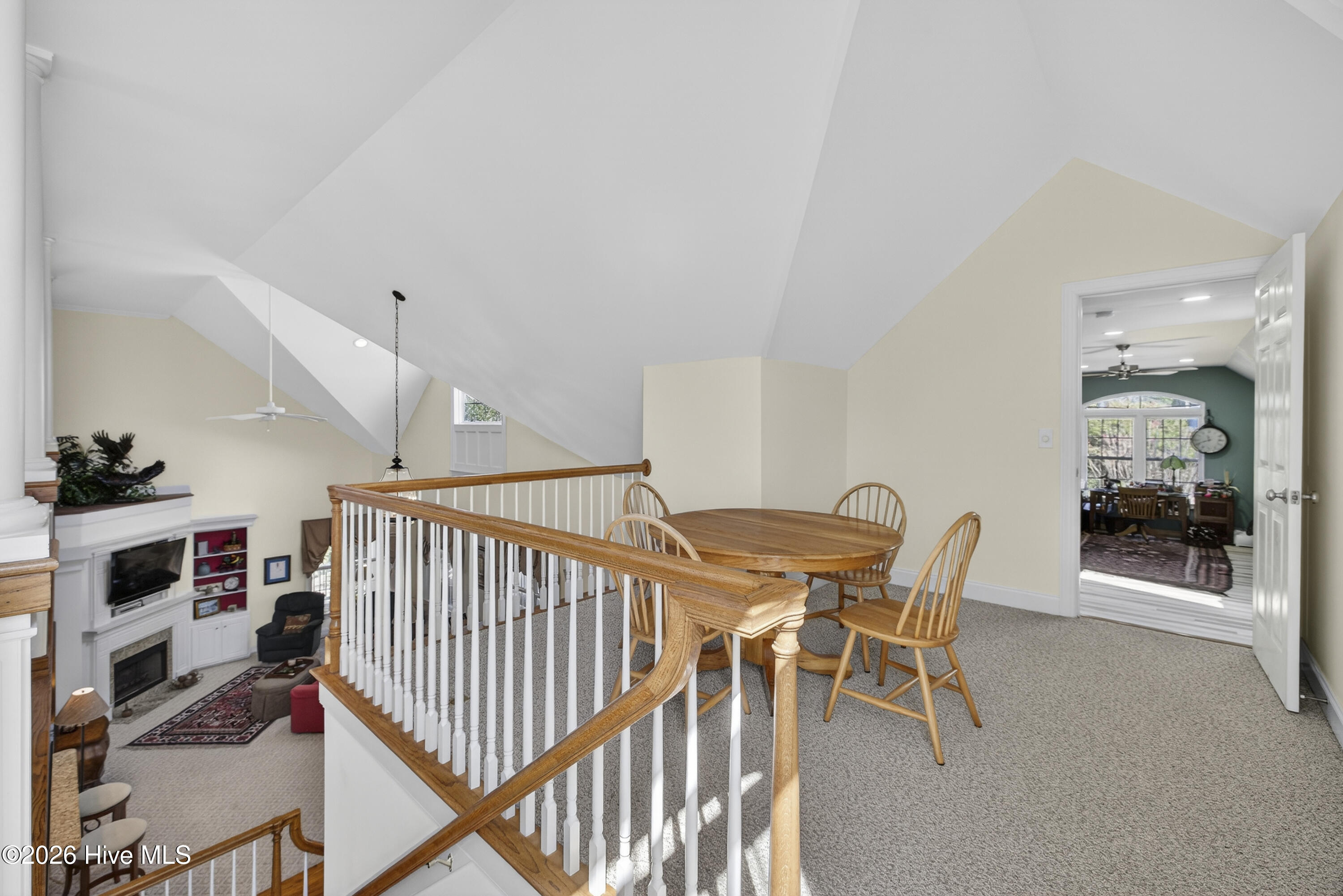 100561189 | Photo 60