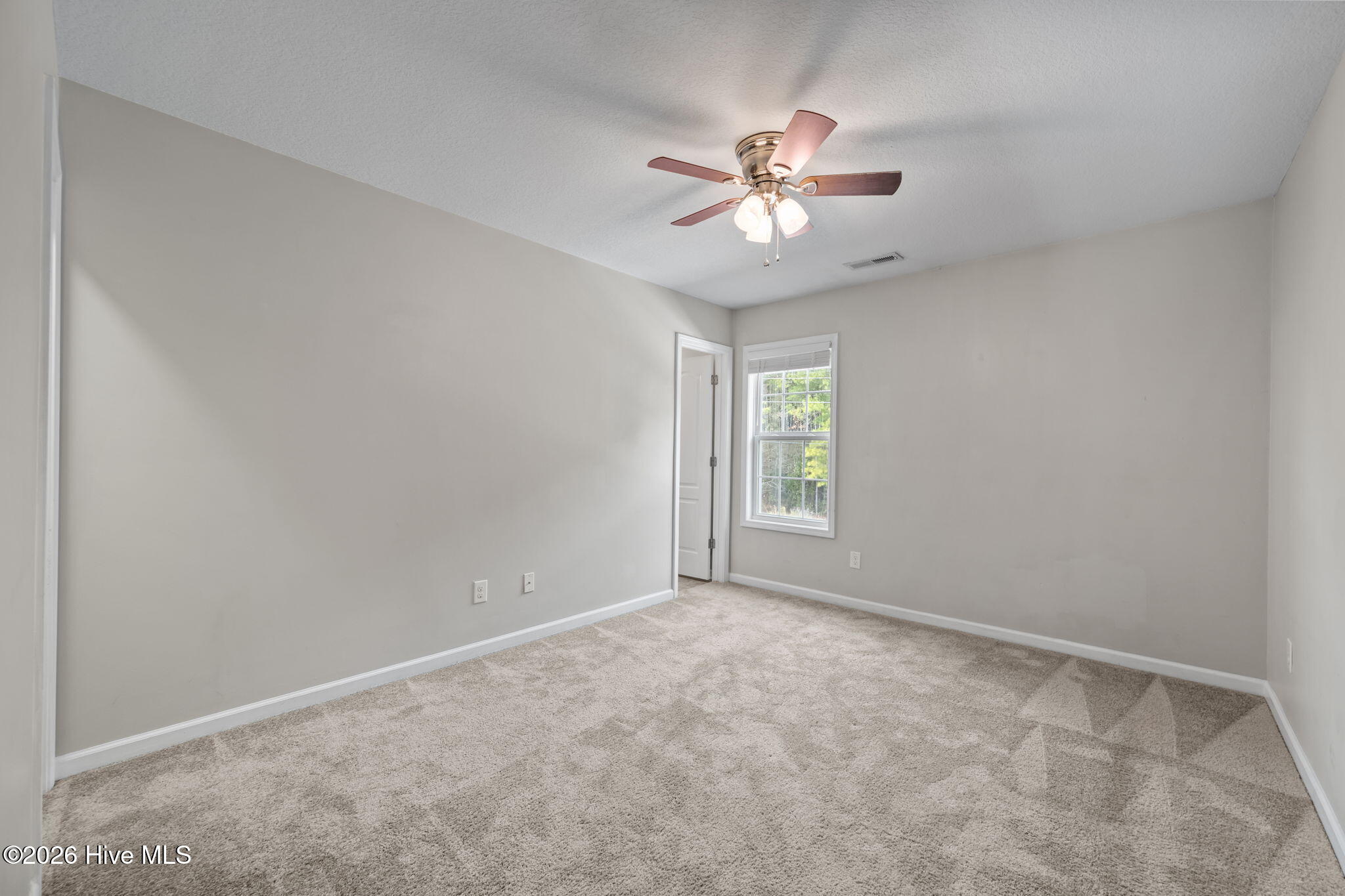 100549105 | Photo 18