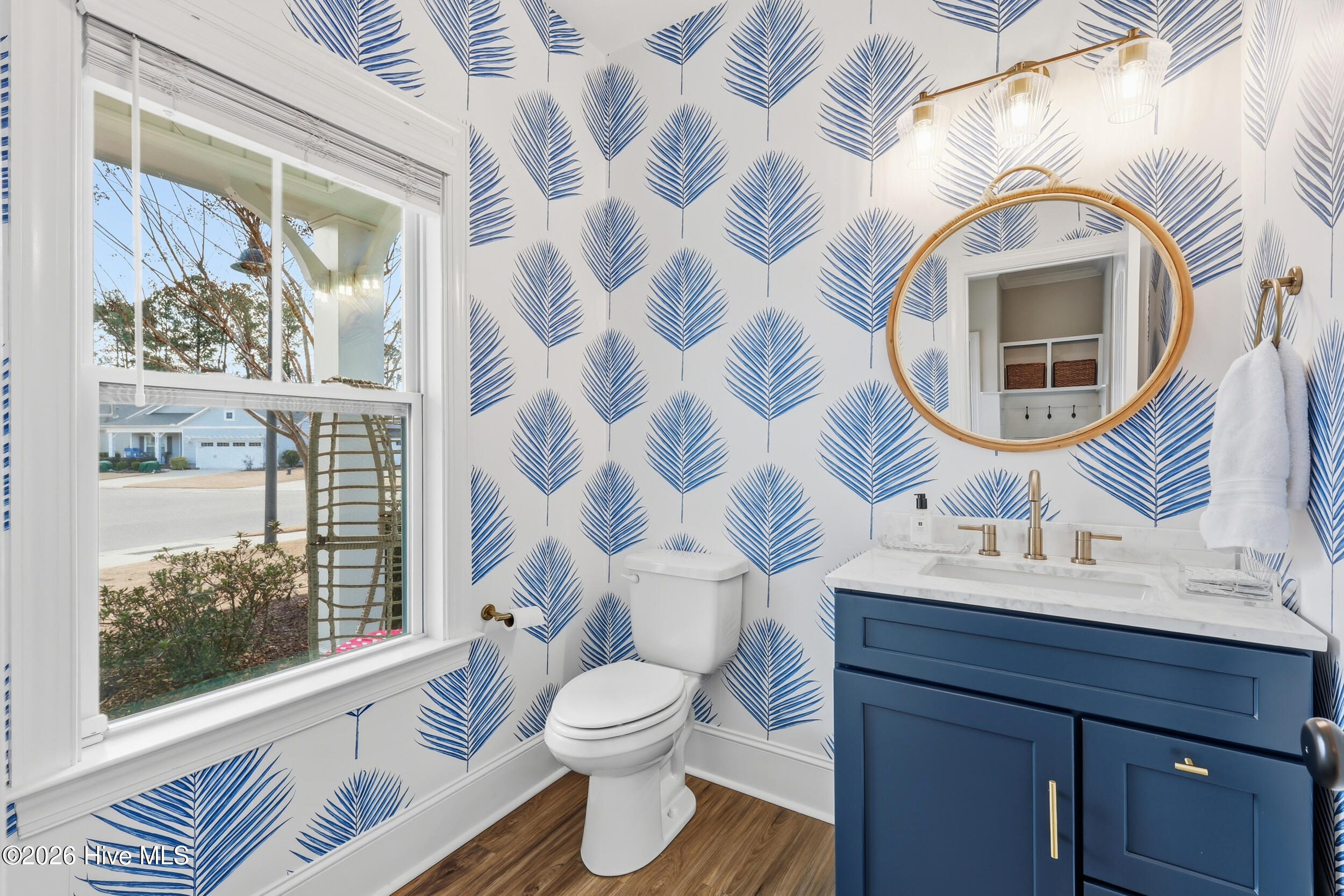 100545228 | Photo 33