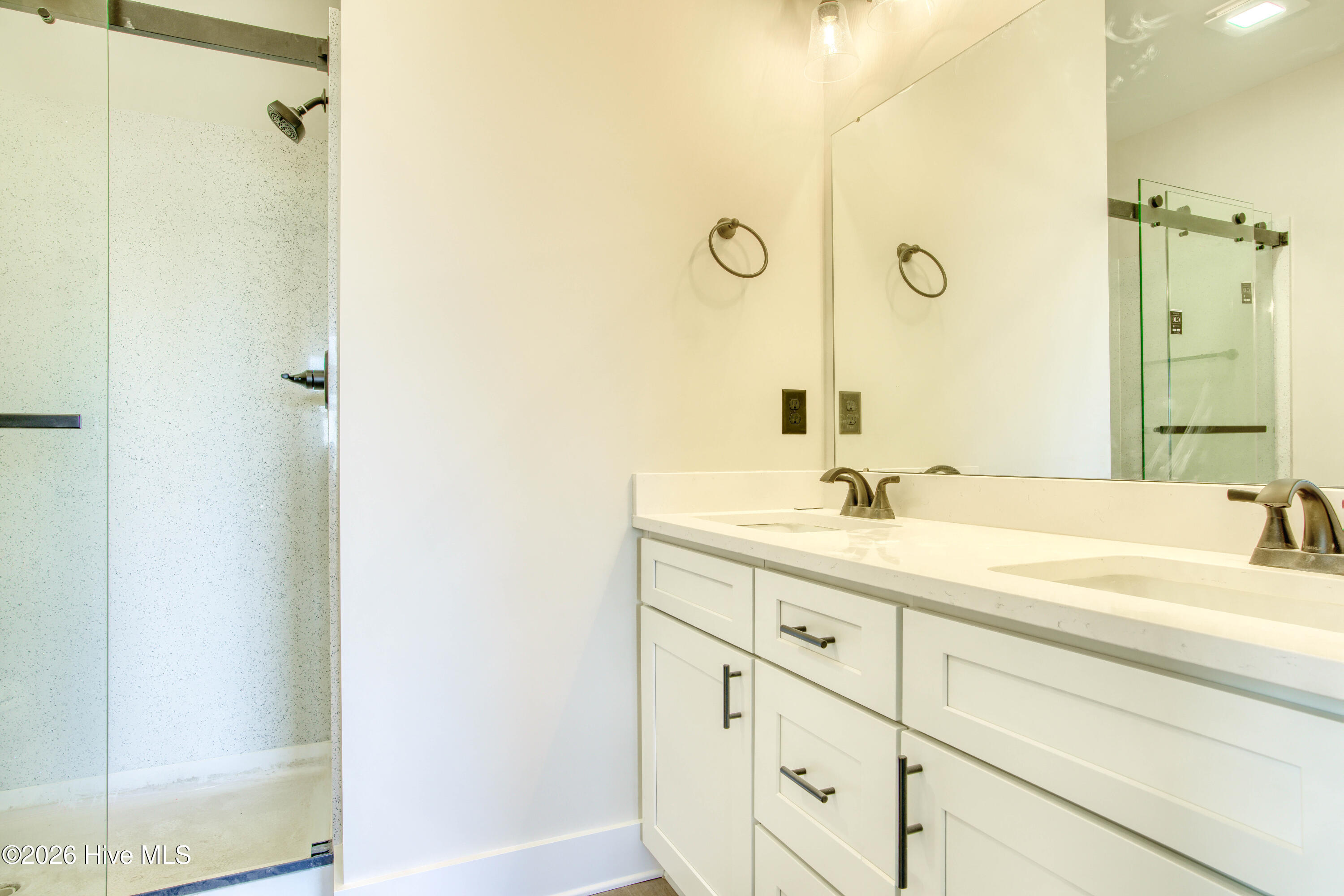 100552257 | Photo 25