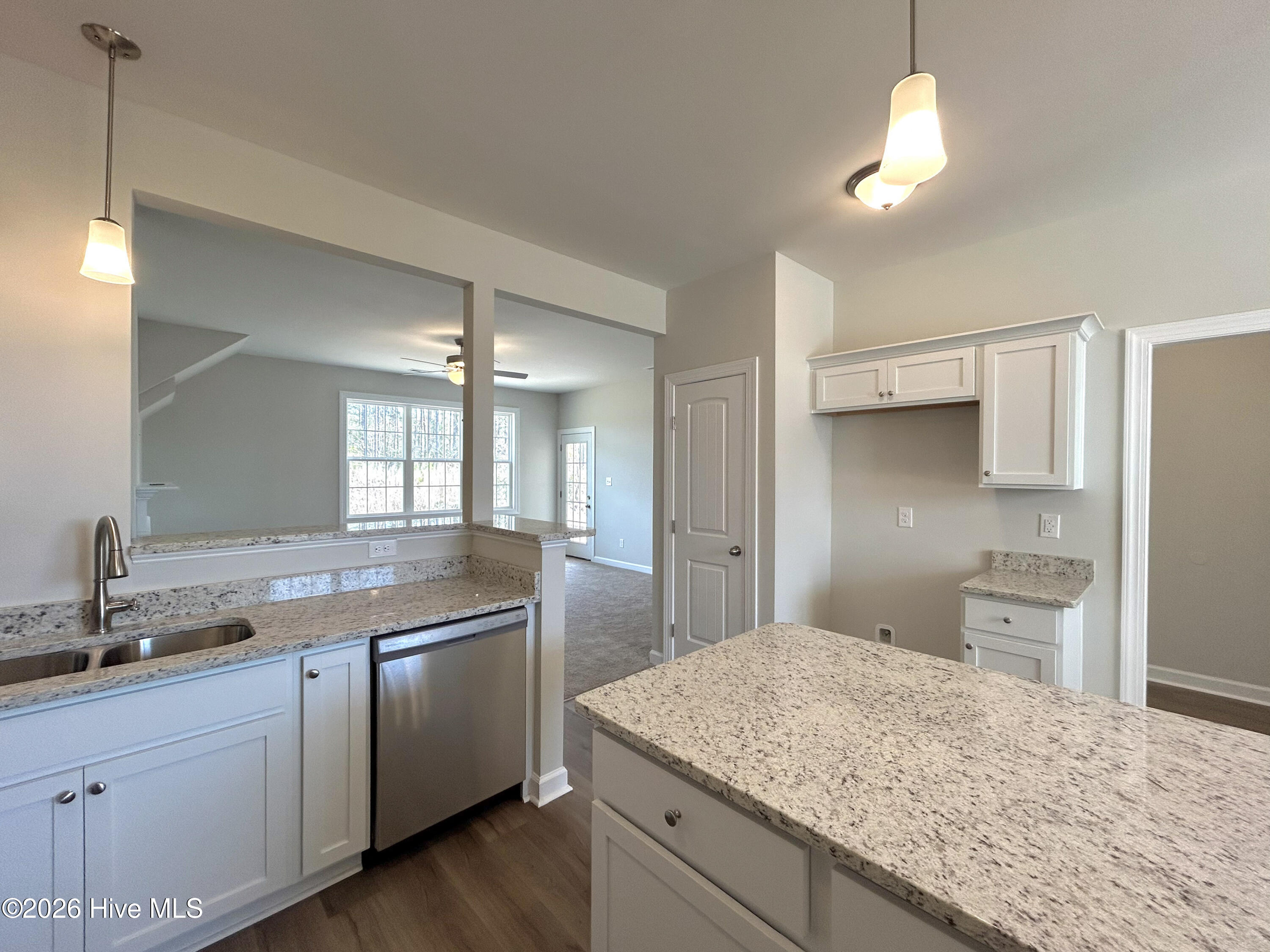 100560362 | Photo 26