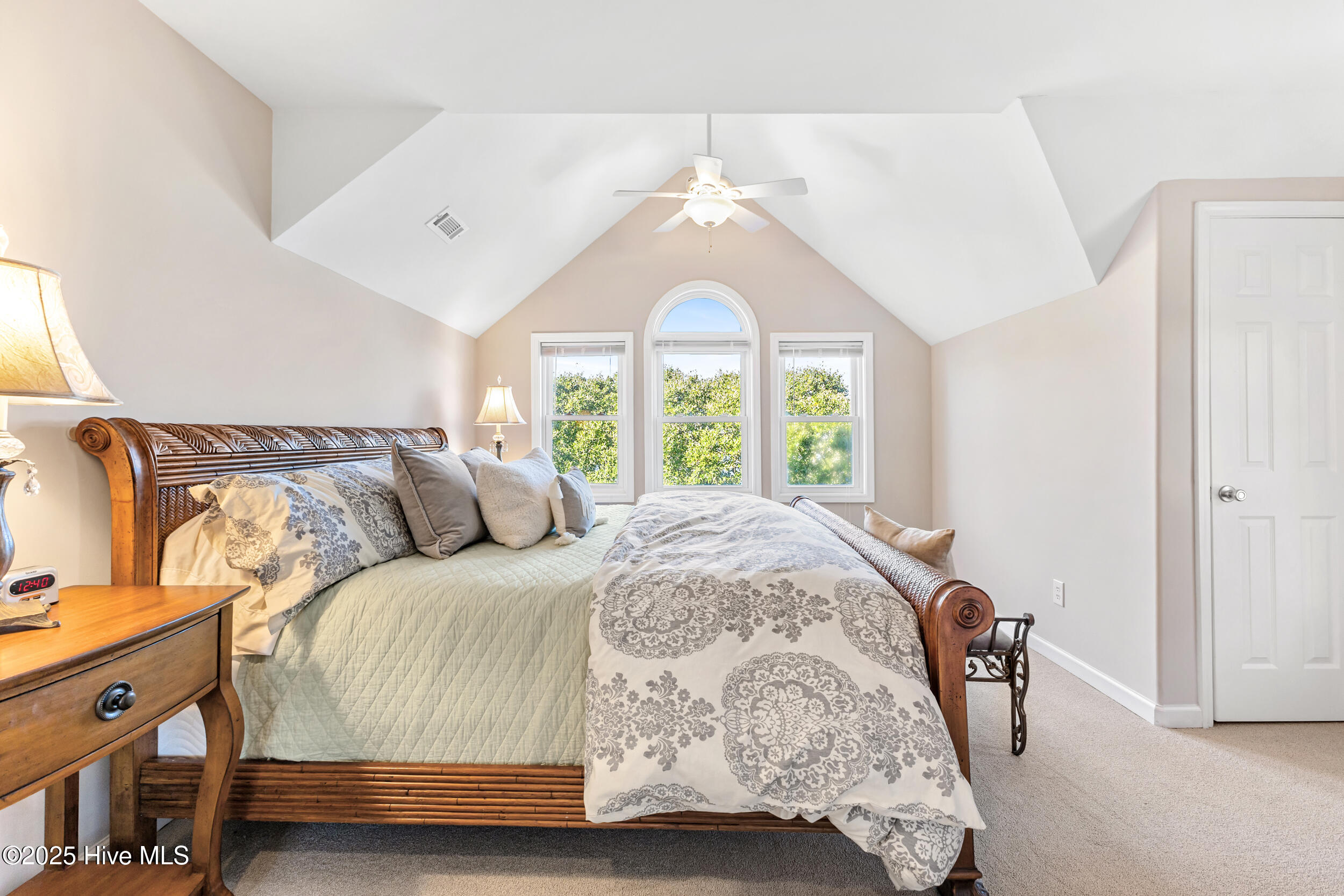 100545417 | Photo 17