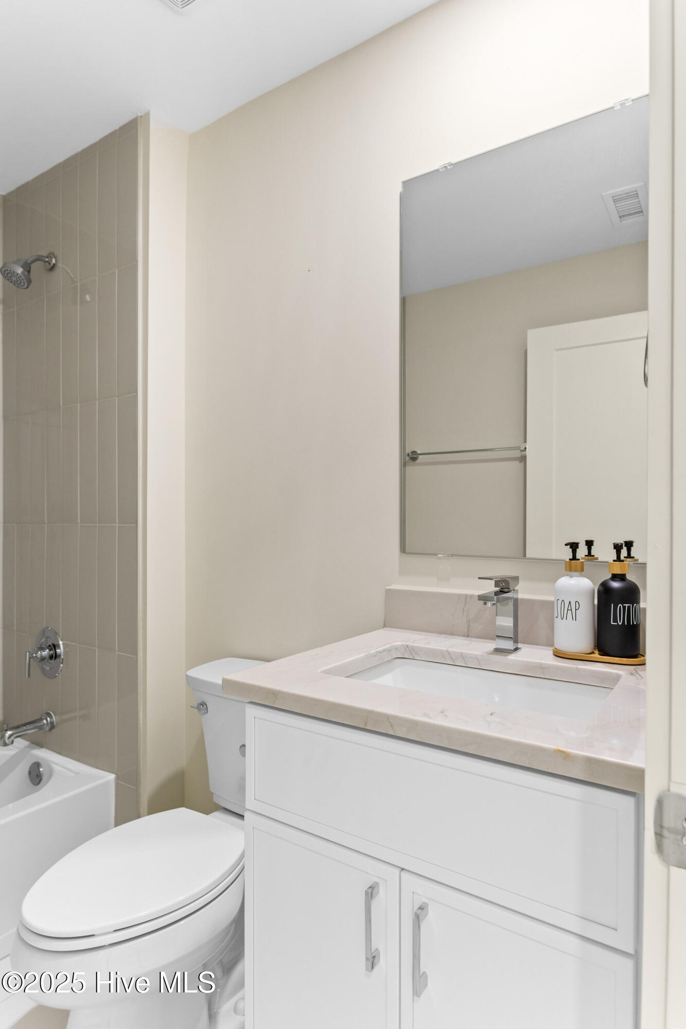 100523211 | Photo 29