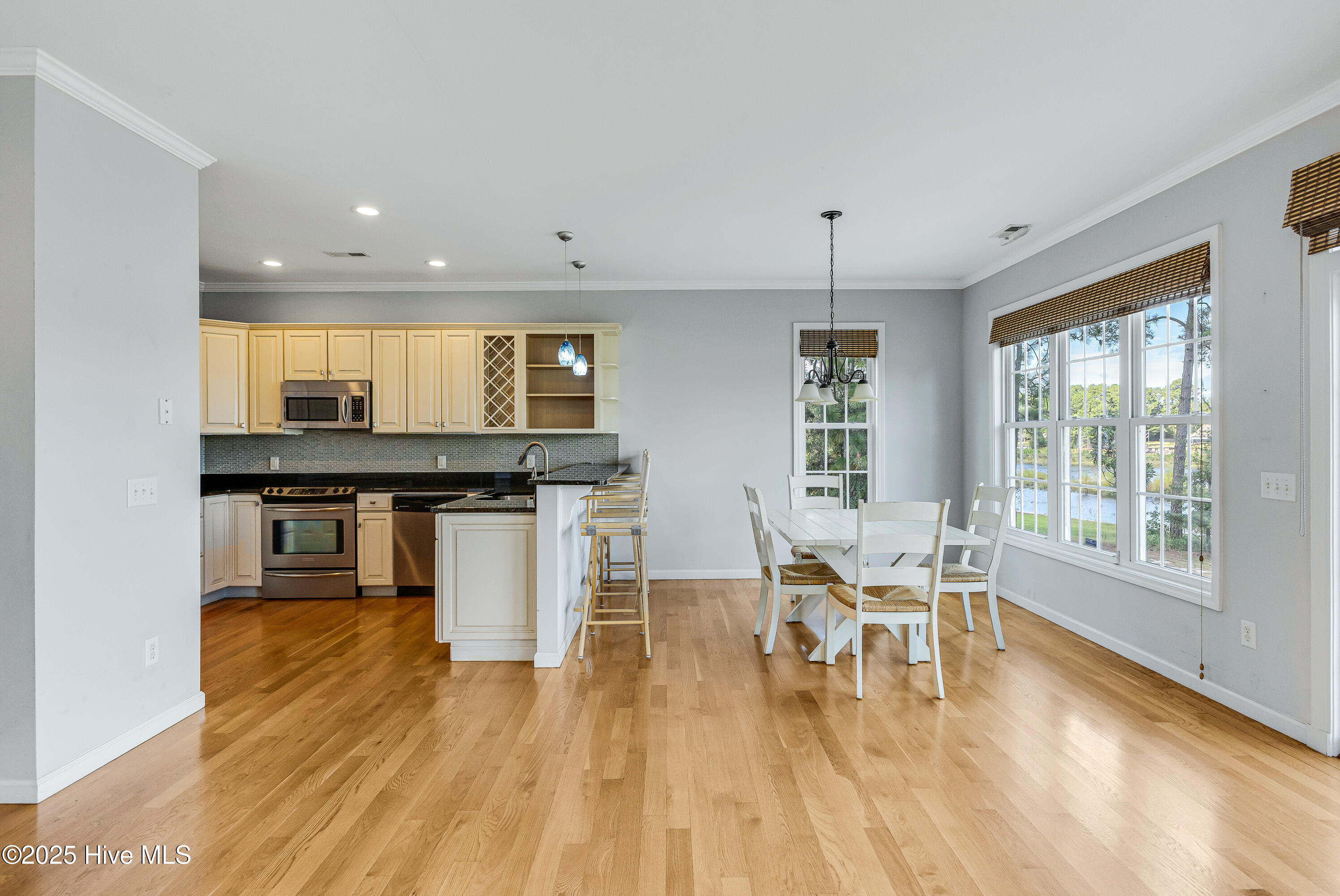 100535789 | Photo 13