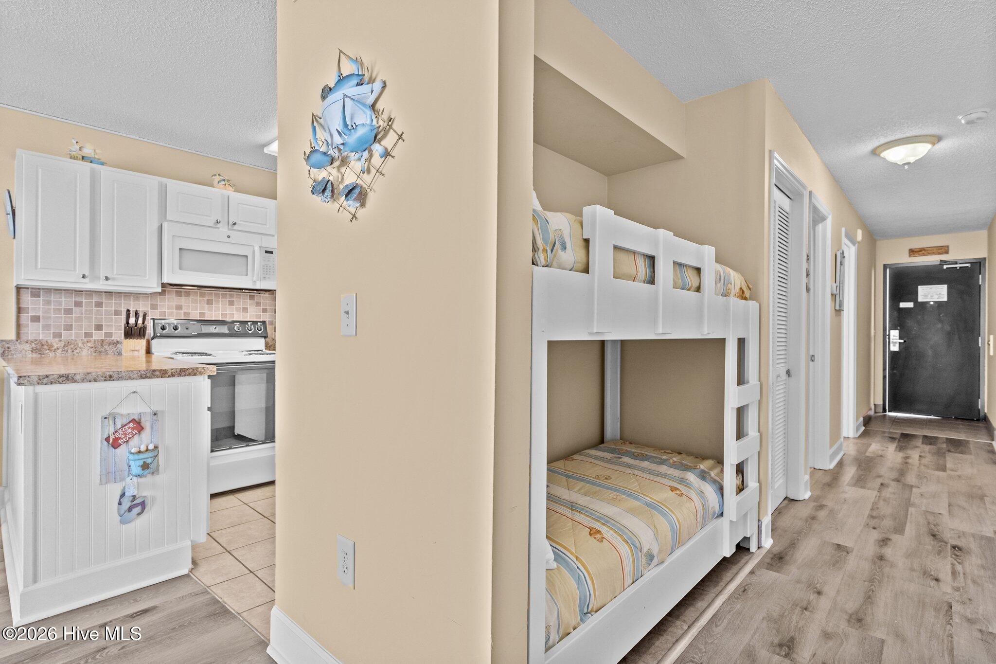 100565649 | Photo 19