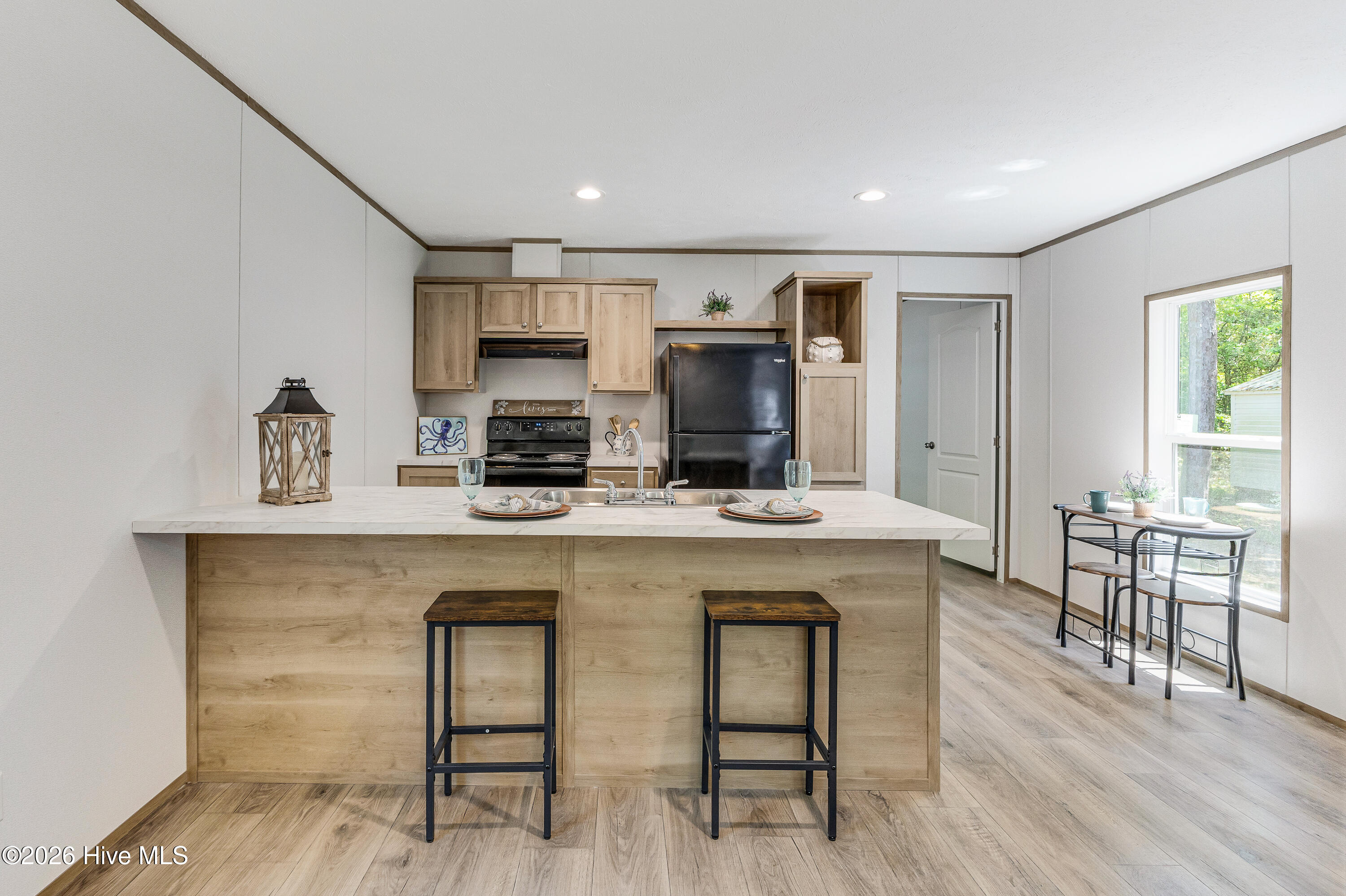 100568347 | Photo 11