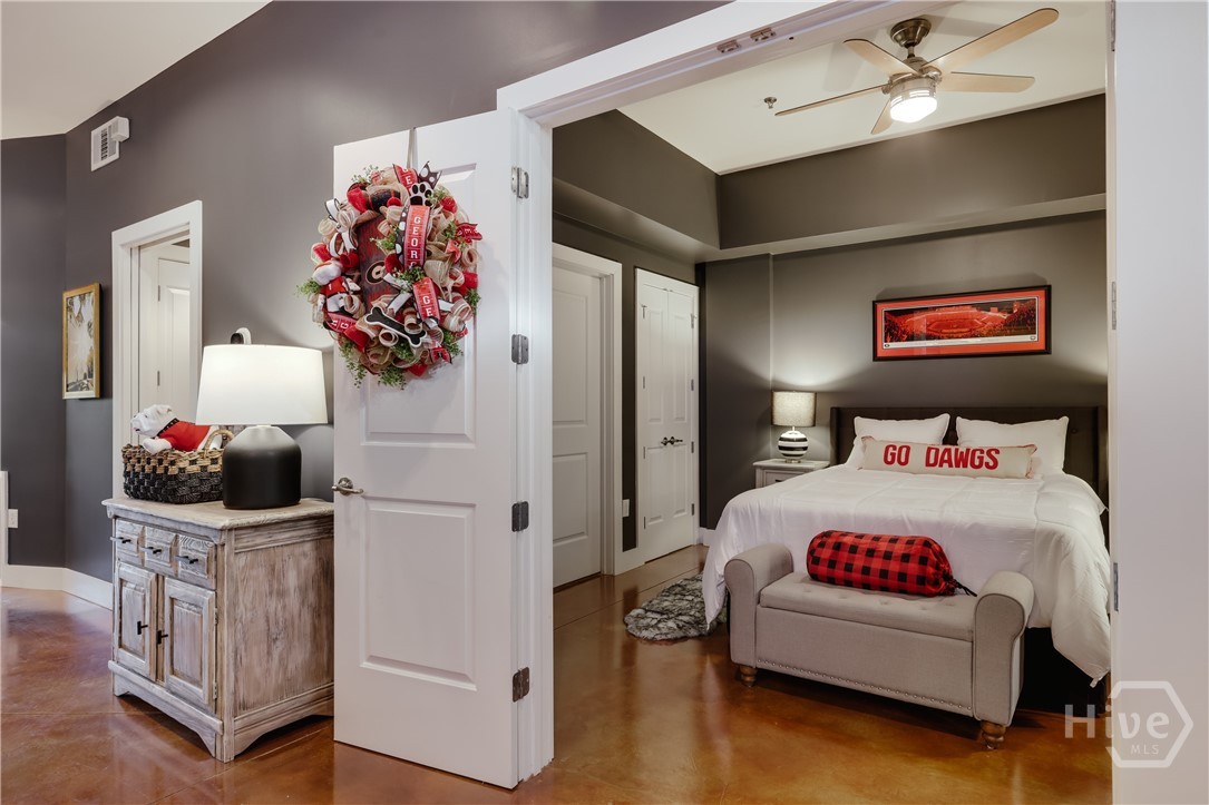 494 Baxter Street 32