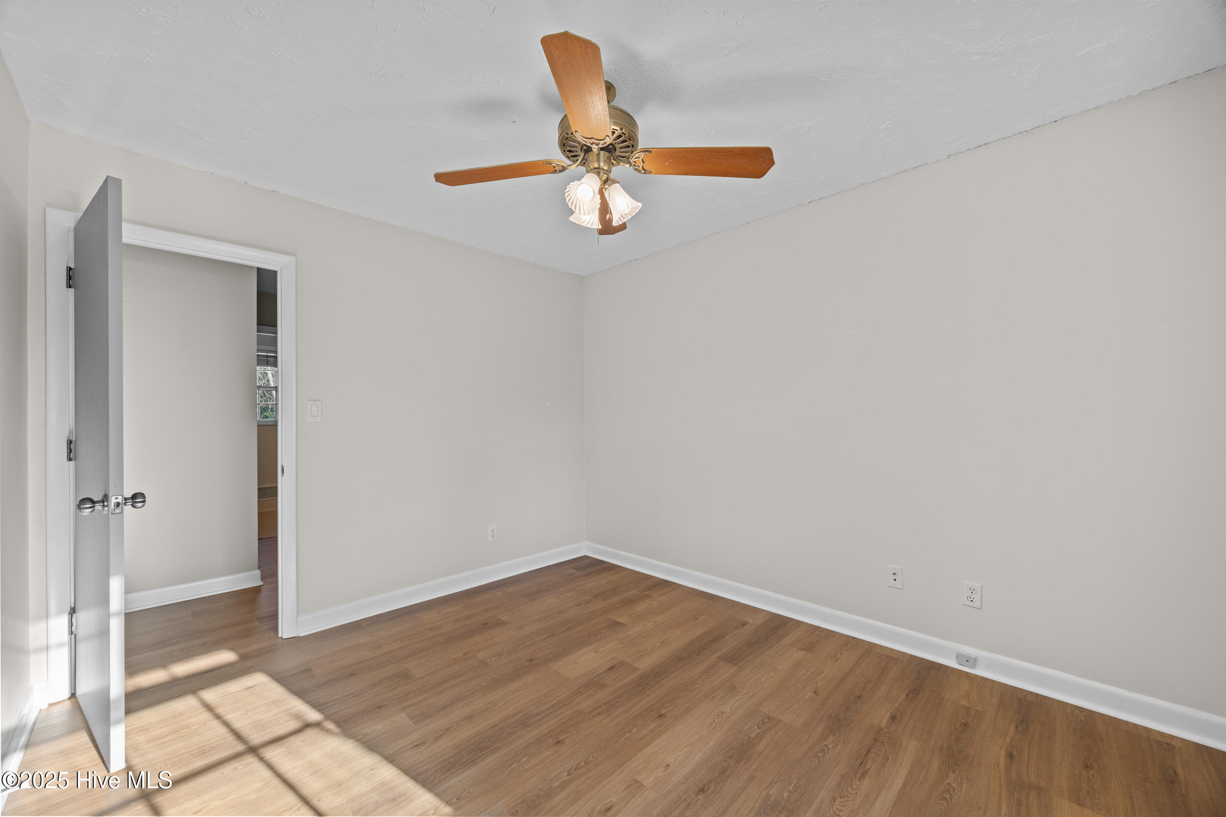 100546031 | Photo 11