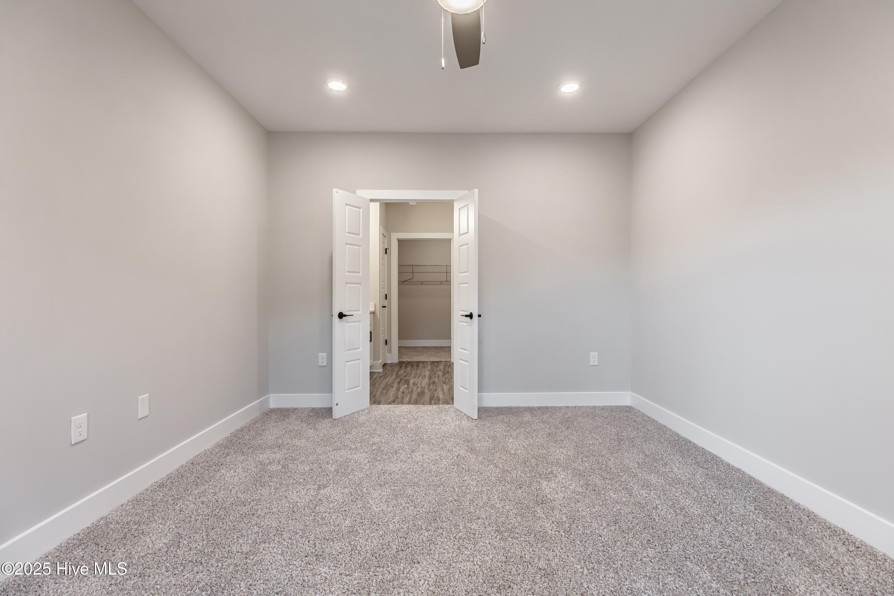 100529359 | Photo 15