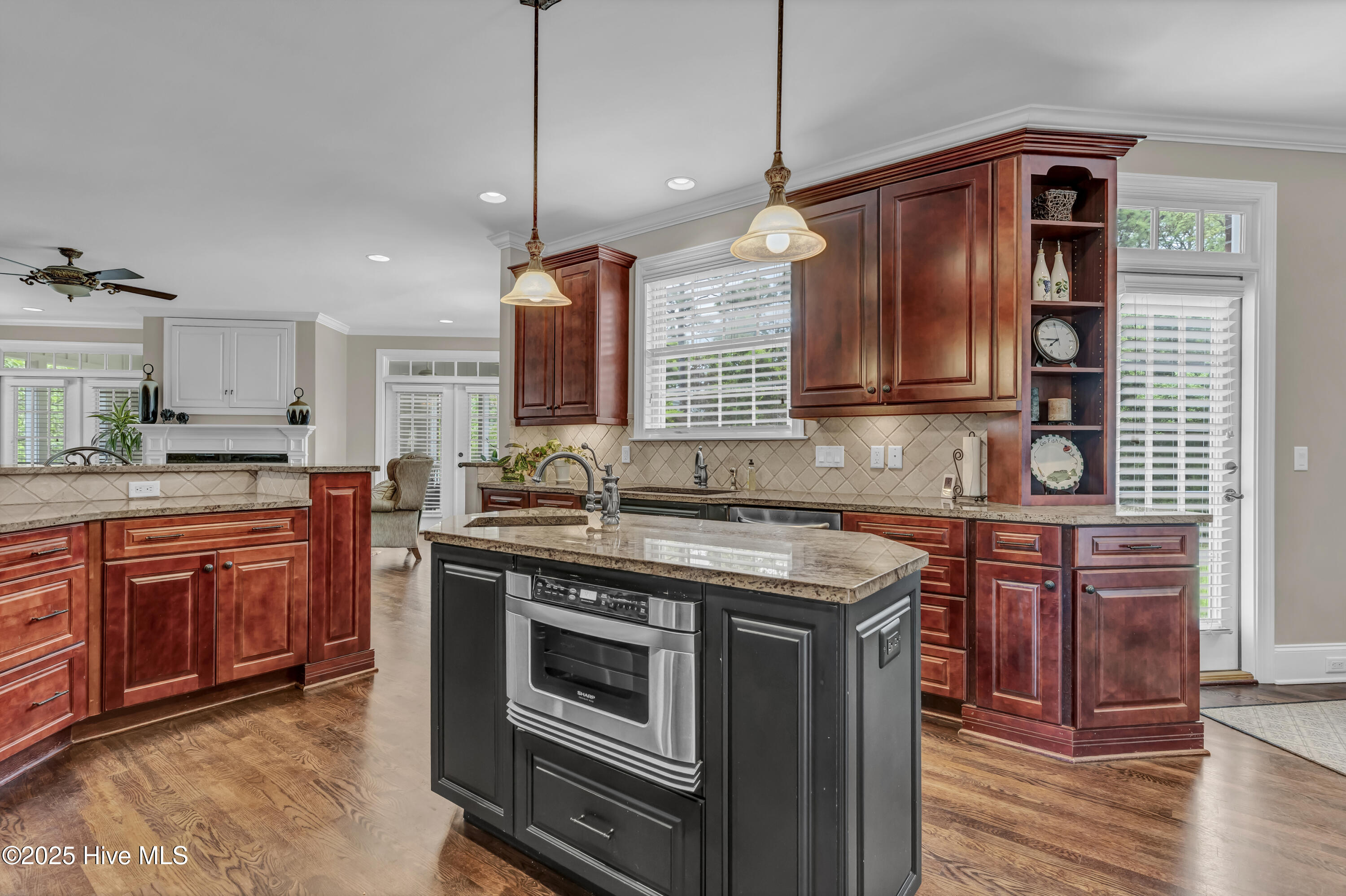 100504337 | Photo 14