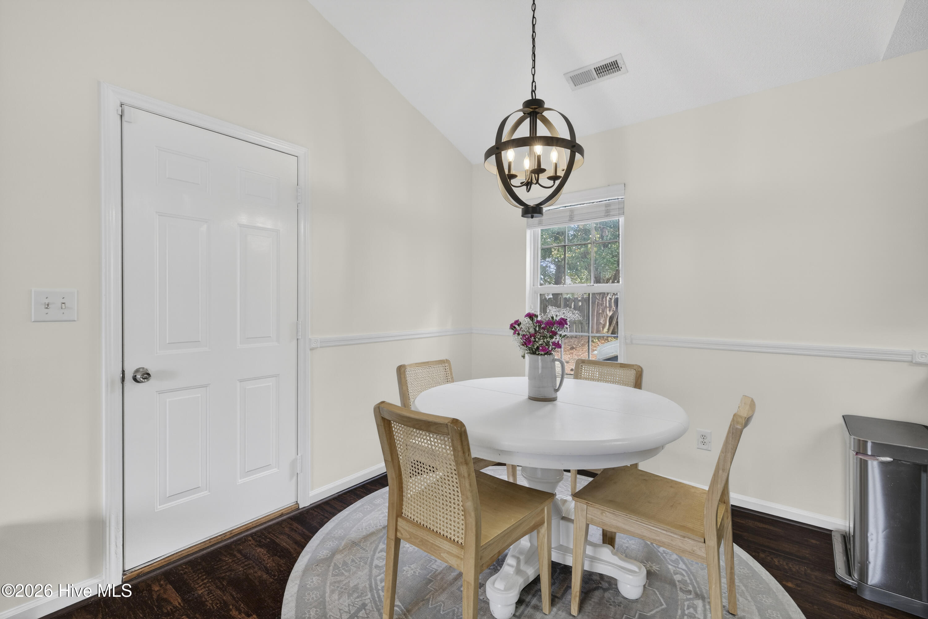 100555851 | Photo 13