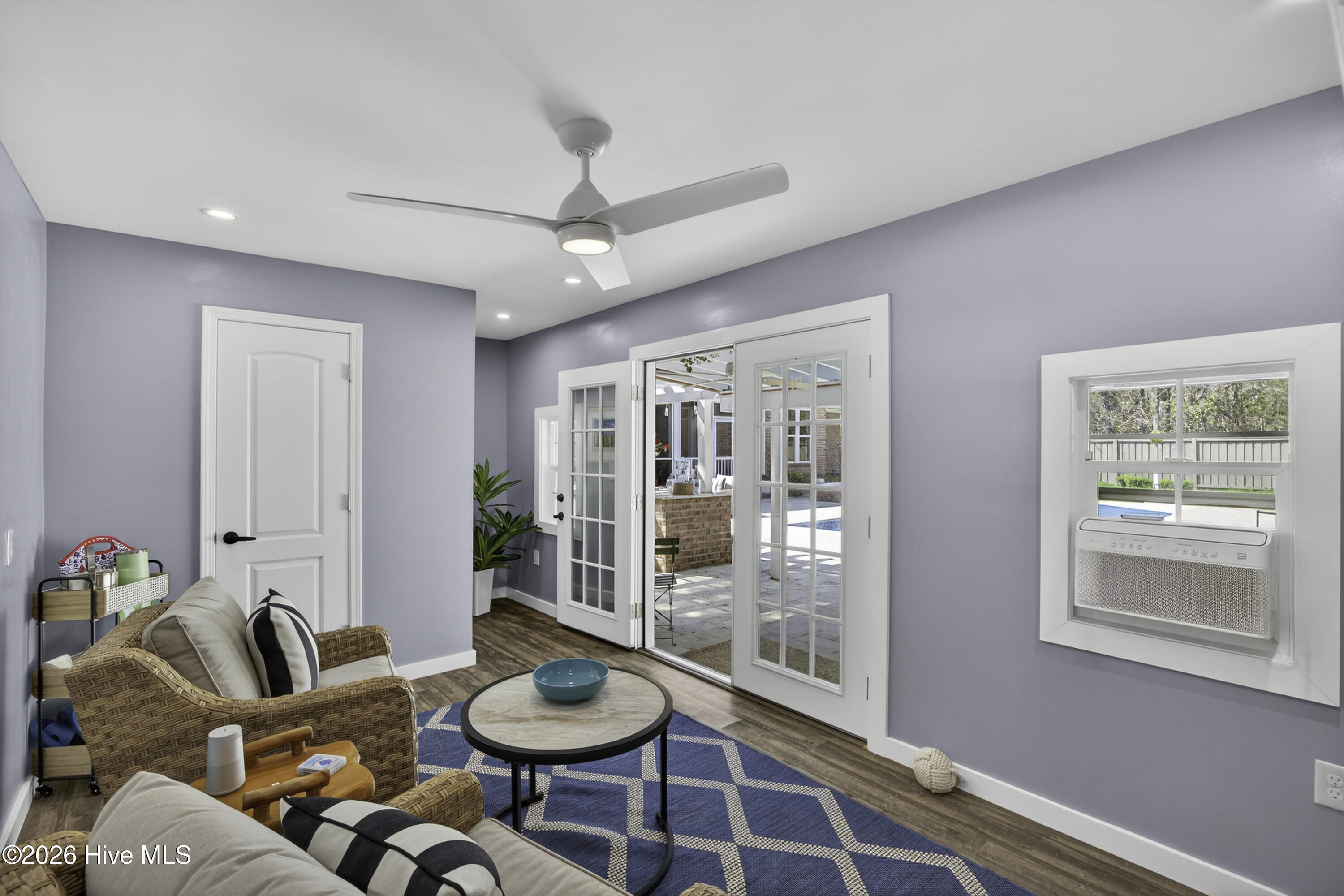 100564665 | Photo 50