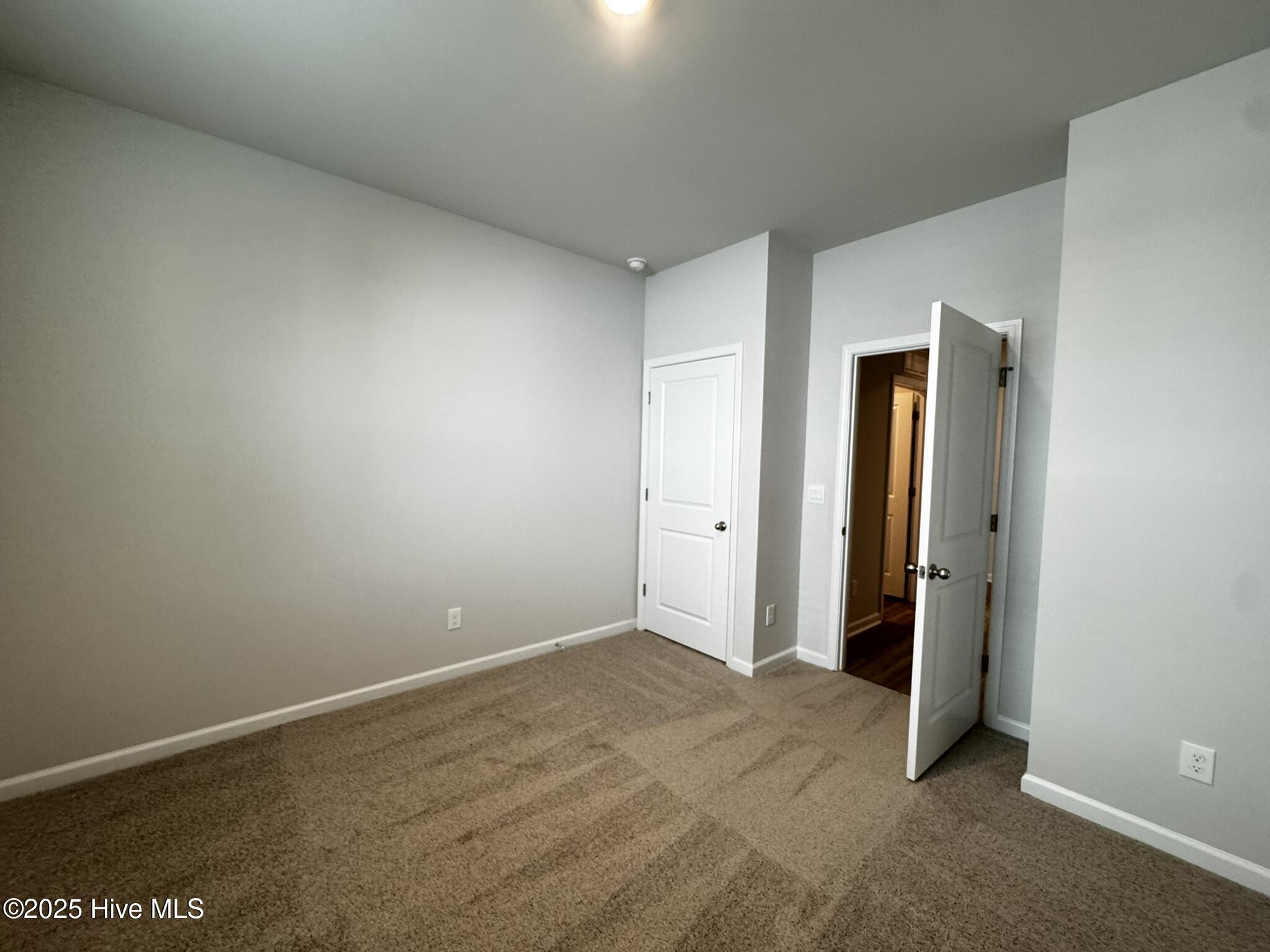 100565961 | Photo 10