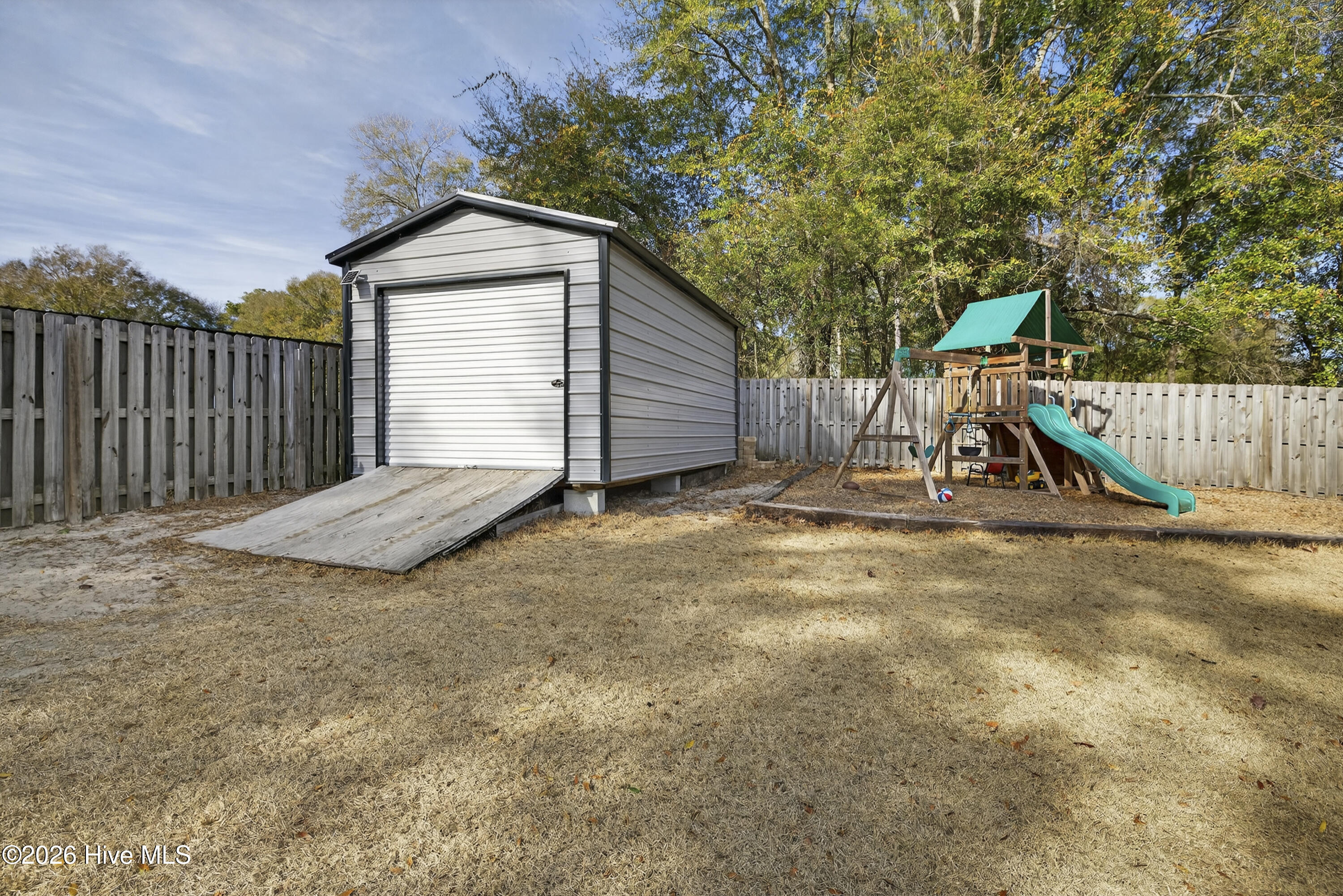 100549081 | Photo 35