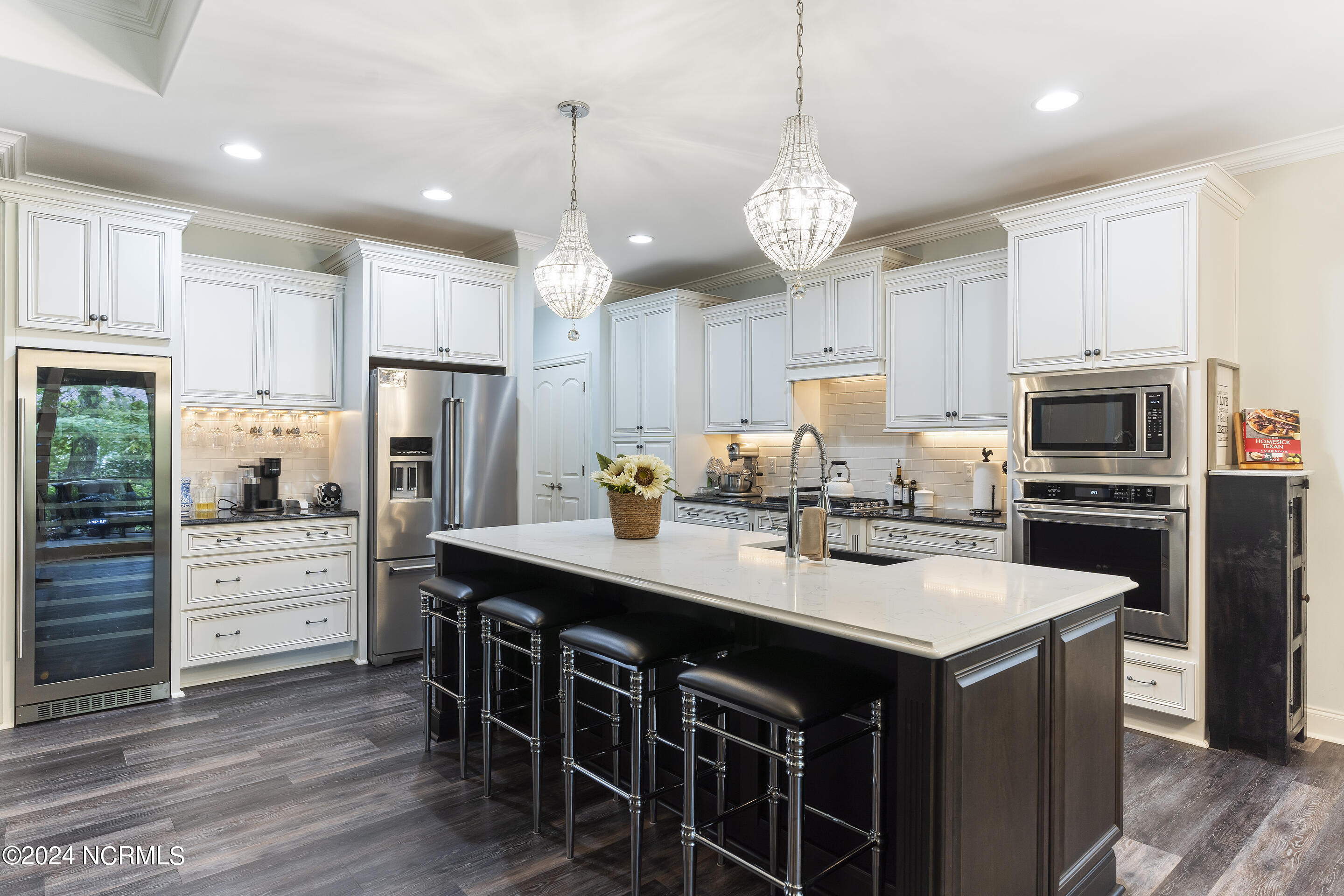 100554009 | Photo 17