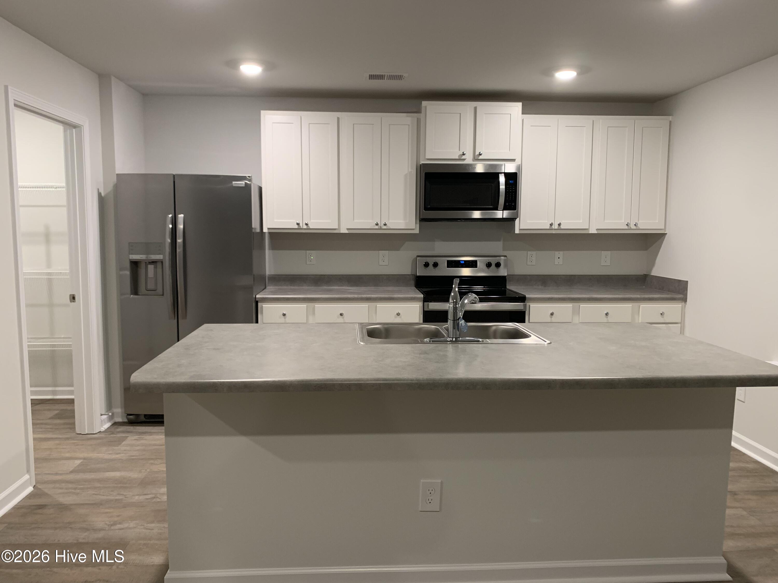 100568580 | Photo 25