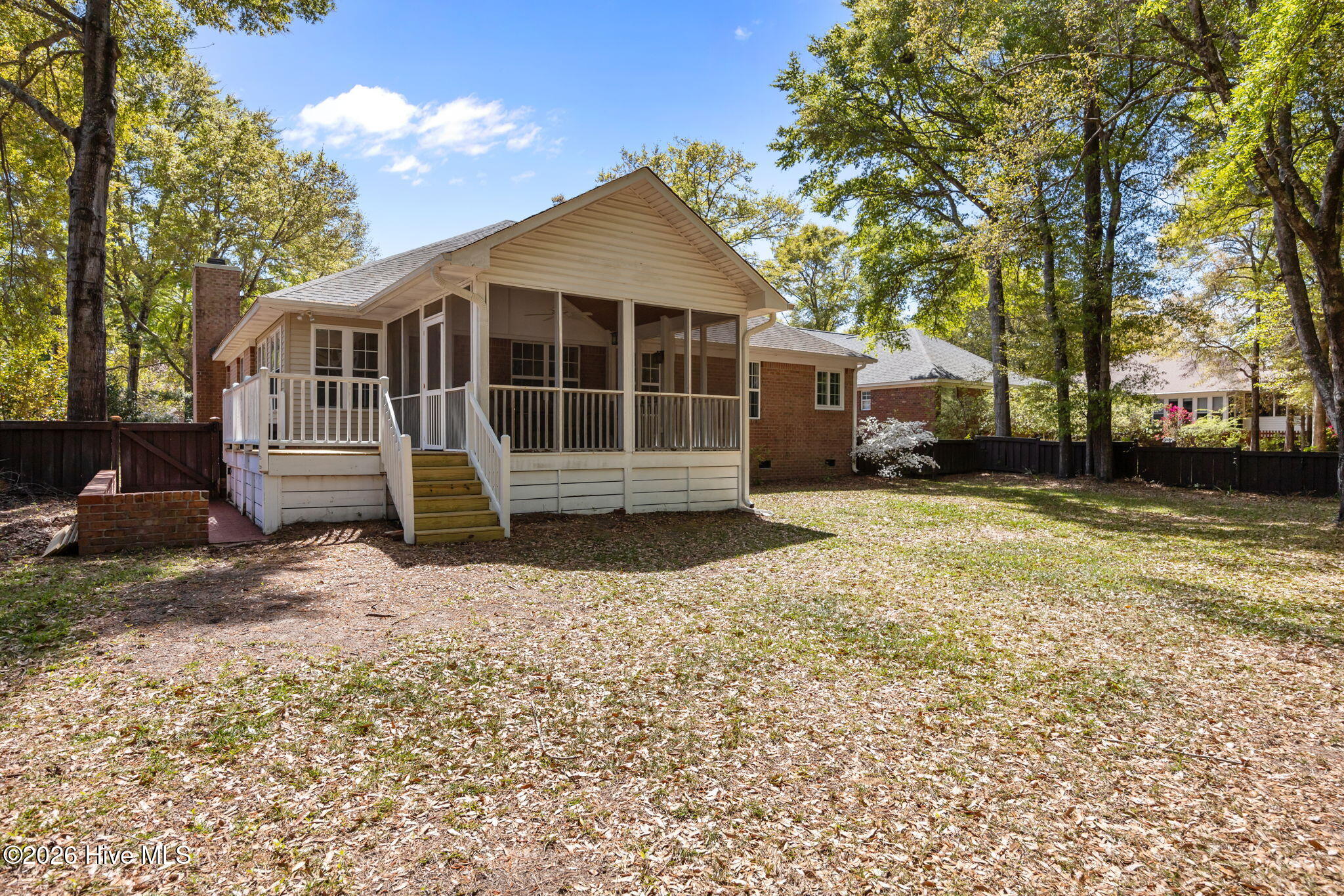 100565188 | Photo 35