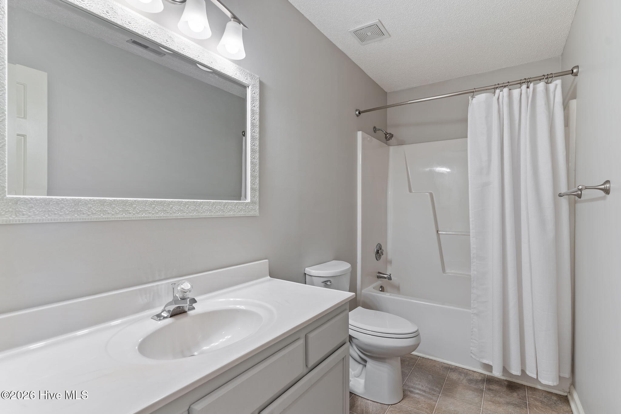 100569339 | Photo 35