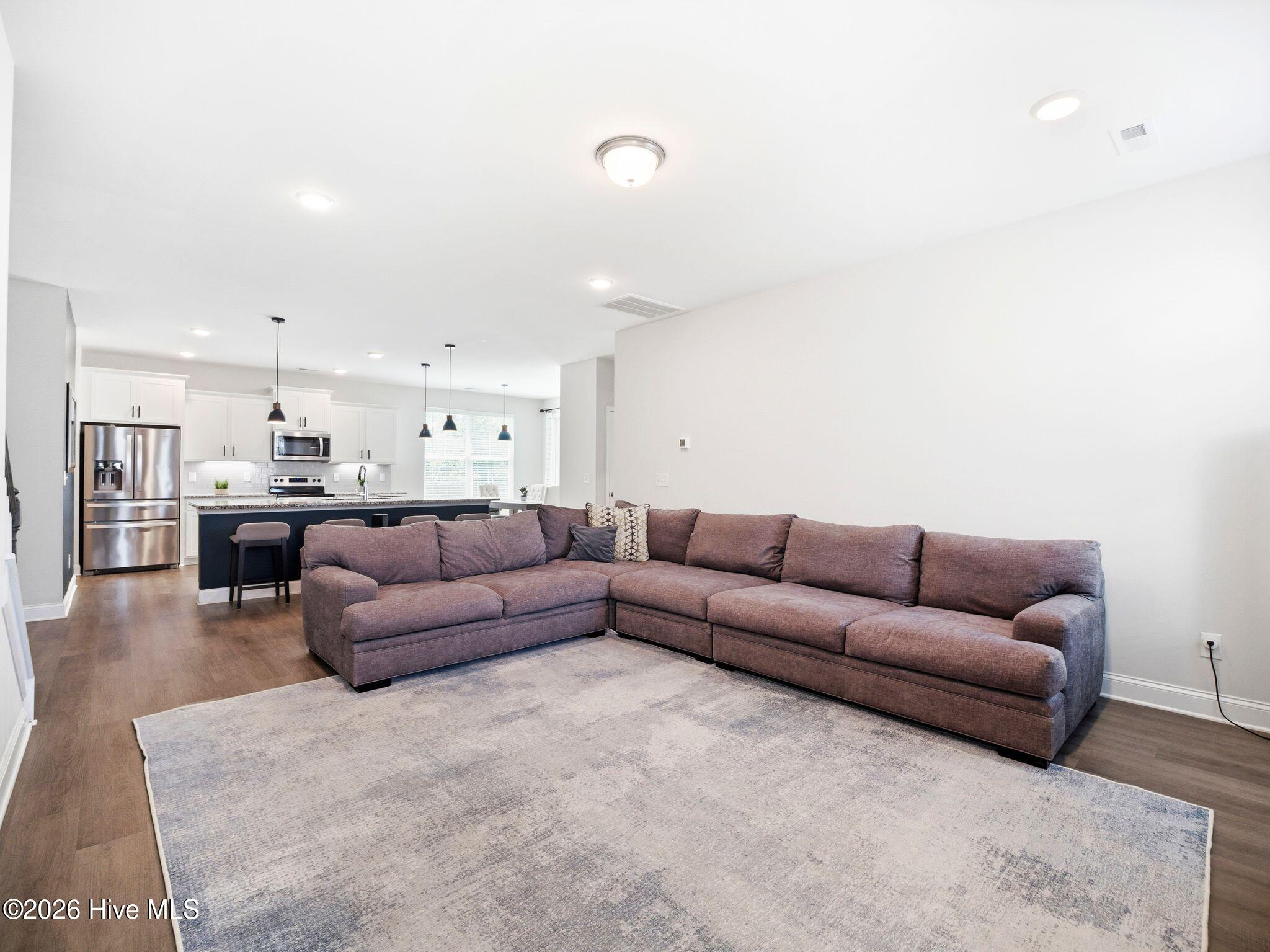 100569792 | Photo 21