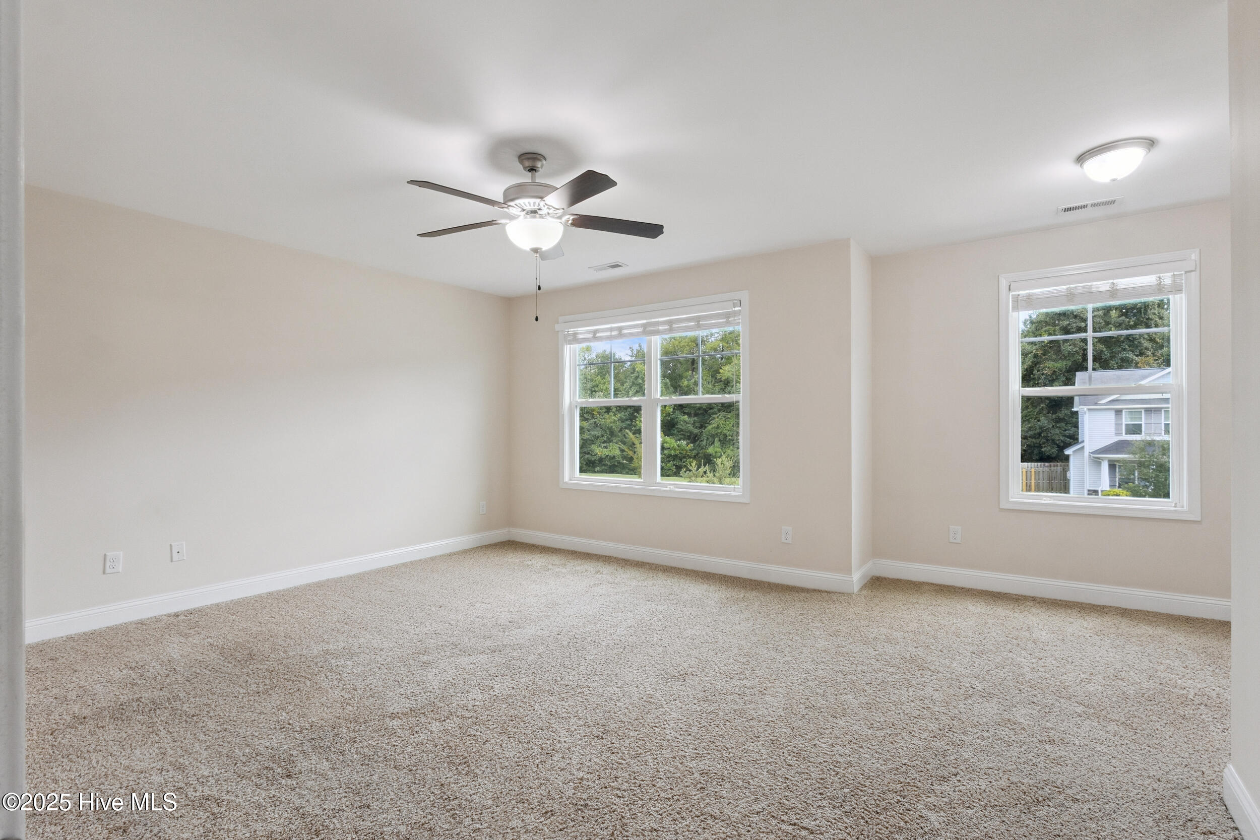 100521845 | Photo 25