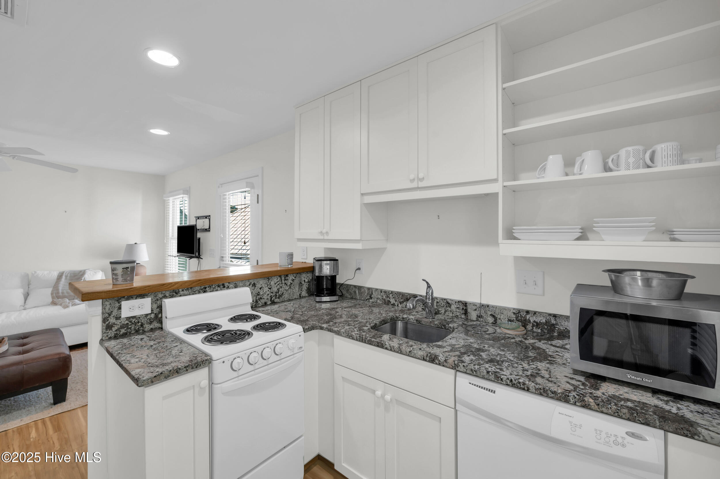 100532568 | Photo 40