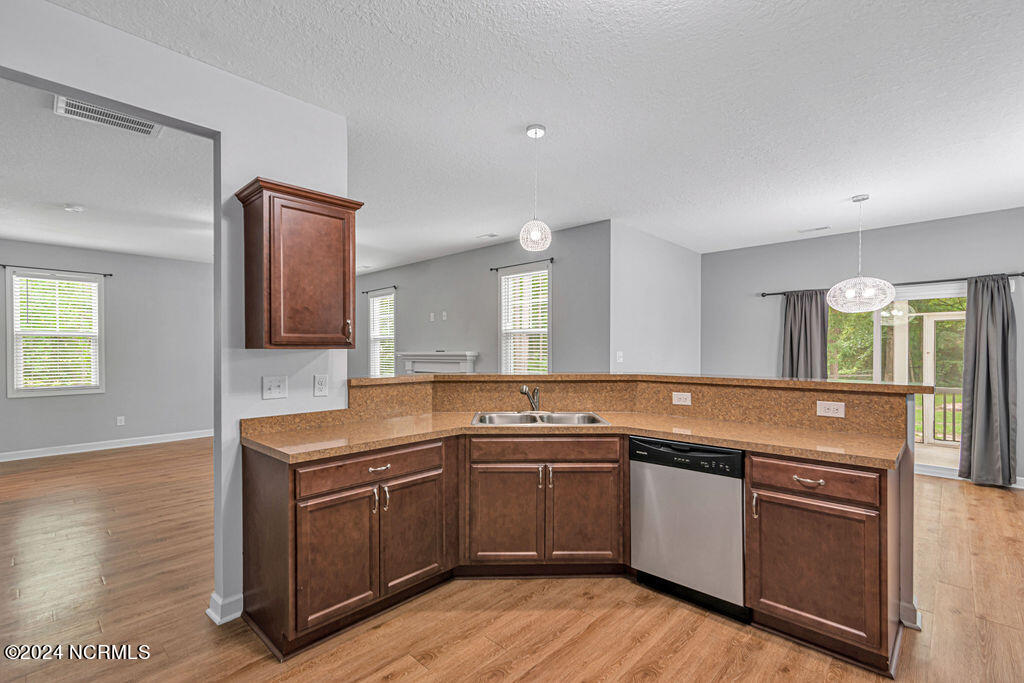 100565774 | Photo 11