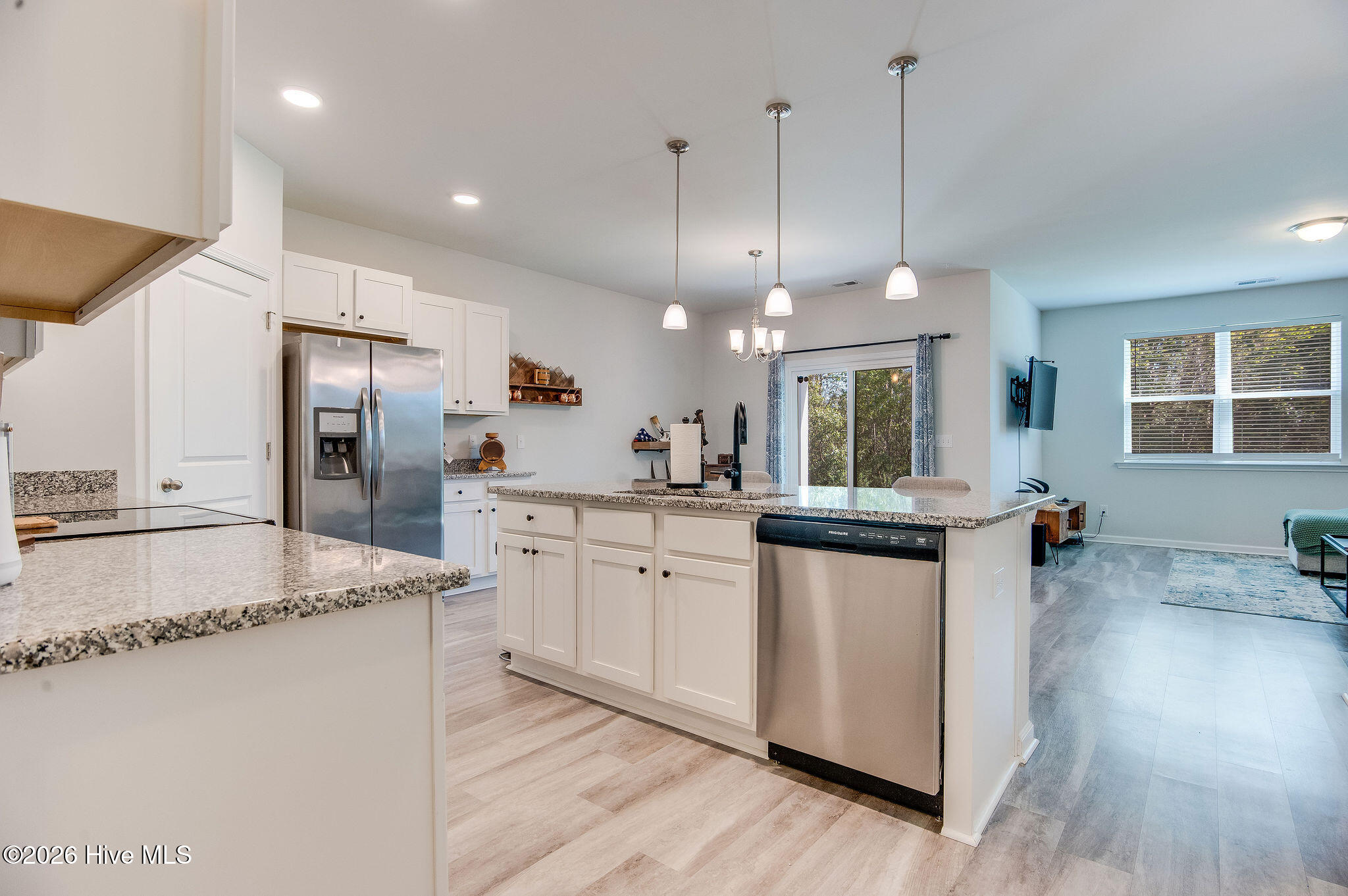 100562701 | Photo 10